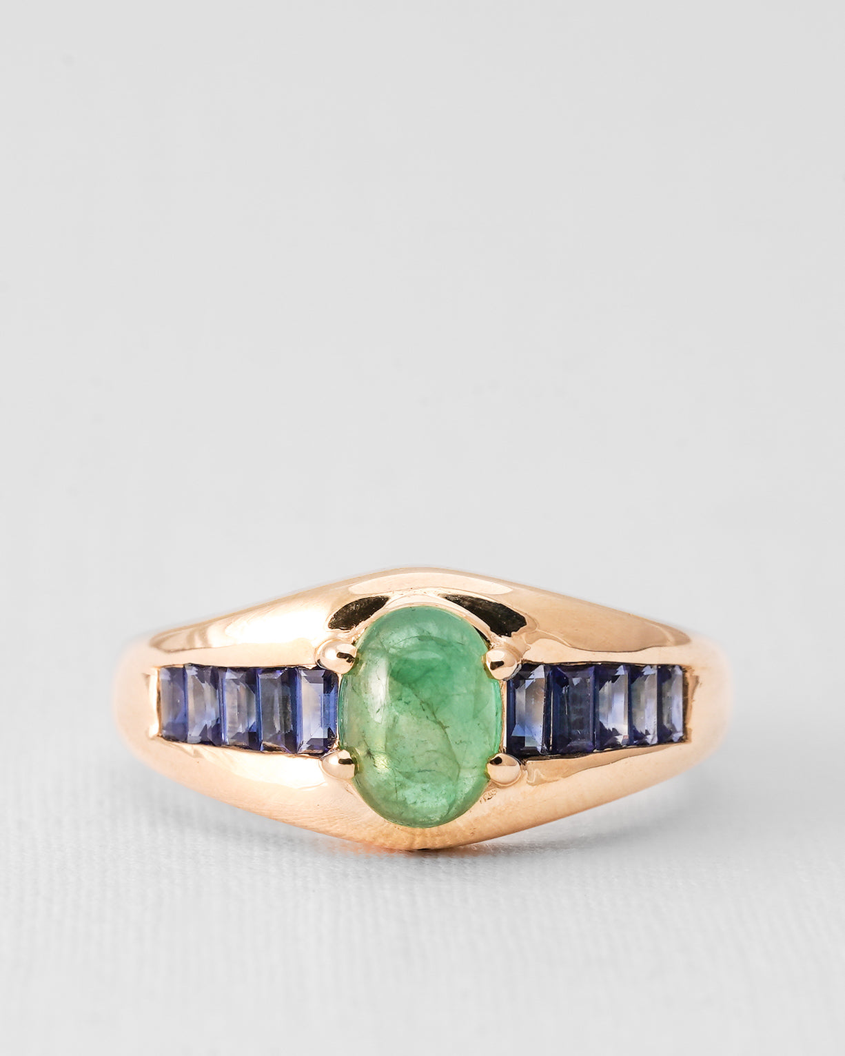 Taryn | 18K Geelgoud & Smaragd (1.2ct) Oval Cut & Saffier (1.10ct) Baguette Cut Ring