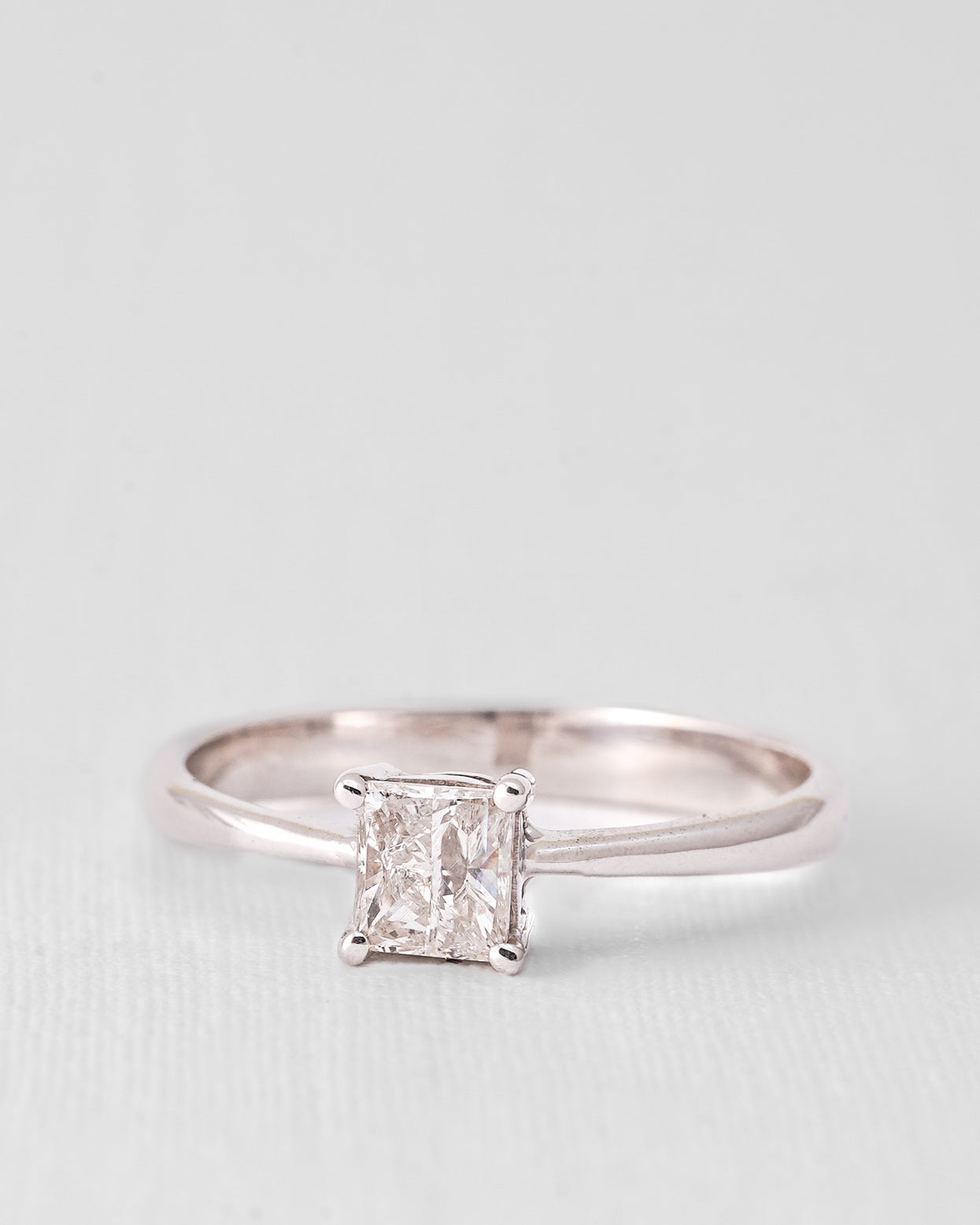 Oriella | 14K Witgoud & Diamant (0.46ct) Brilliant Princess Cut Ring