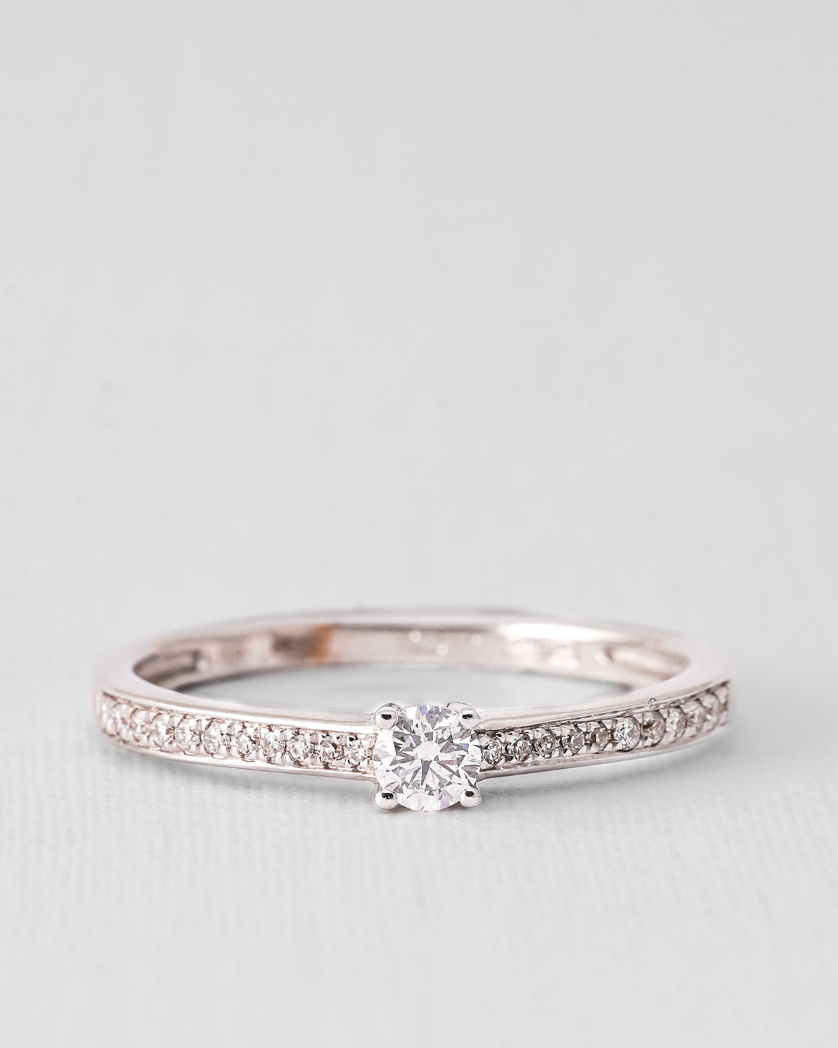 Cassia | 14K Witgoud & Diamant (0.31ct) Brilliant Cut Ring