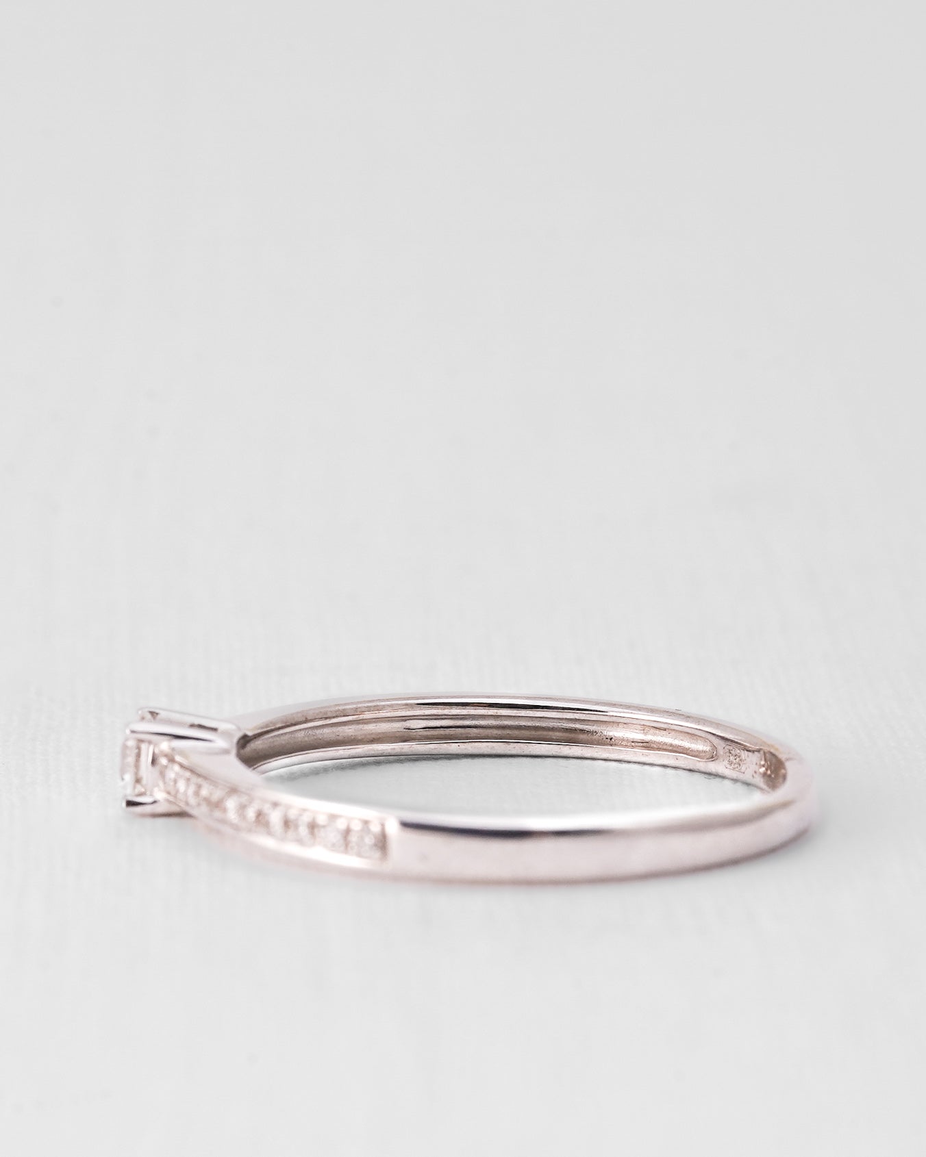 Cassia | 14K Witgoud & Diamant (0.31ct) Brilliant Cut Ring