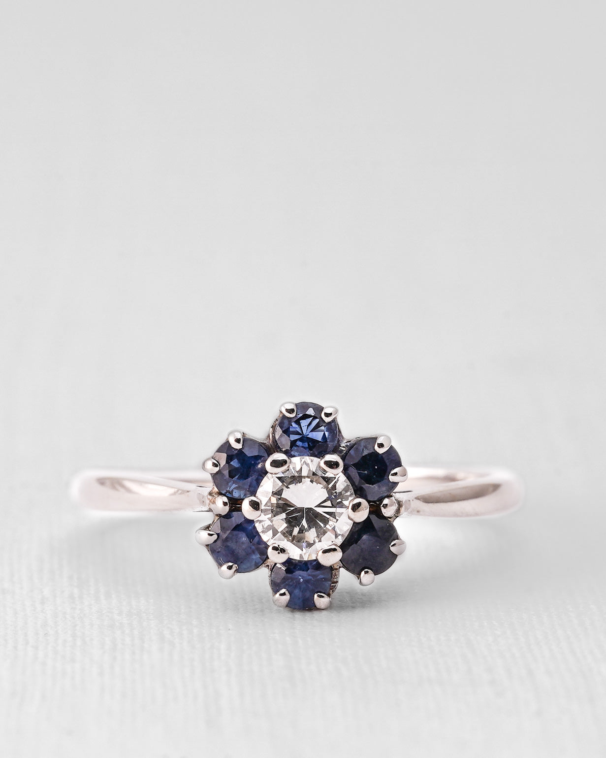 Ariellea | 14K Witgoud & Diamant Brilliant Cut & Saffier Brilliant Cut Ring
