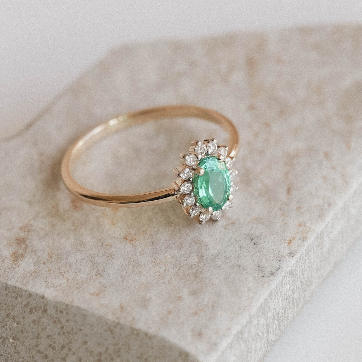 Holly | Columbiaans Smaragd & Diamant Ring - Menina Amsterdam