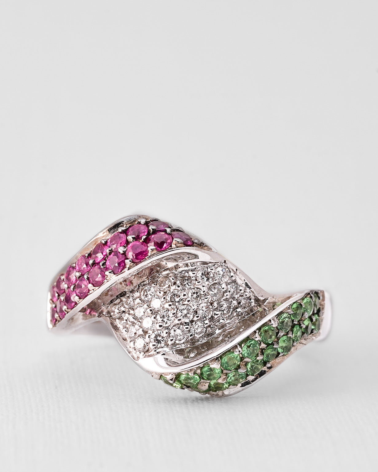 Marinne | 18K Witgoud & Robijn & Tsavoriet Cut, Diamant Brilliant Cut Ring