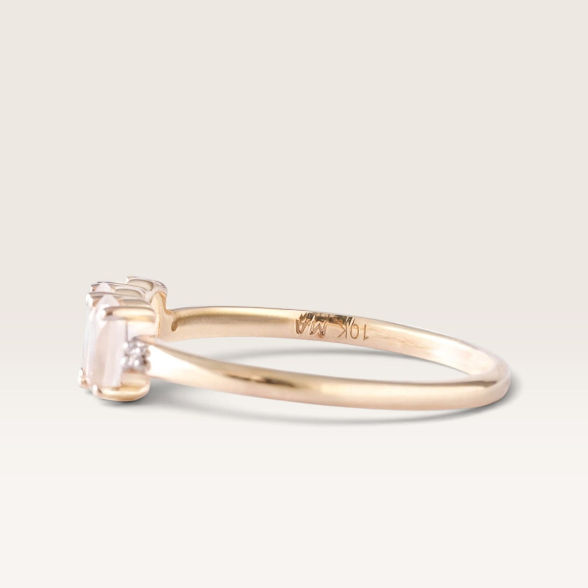 Luna | Regenboogmaansteen & Diamant Ring - Menina Amsterdam
