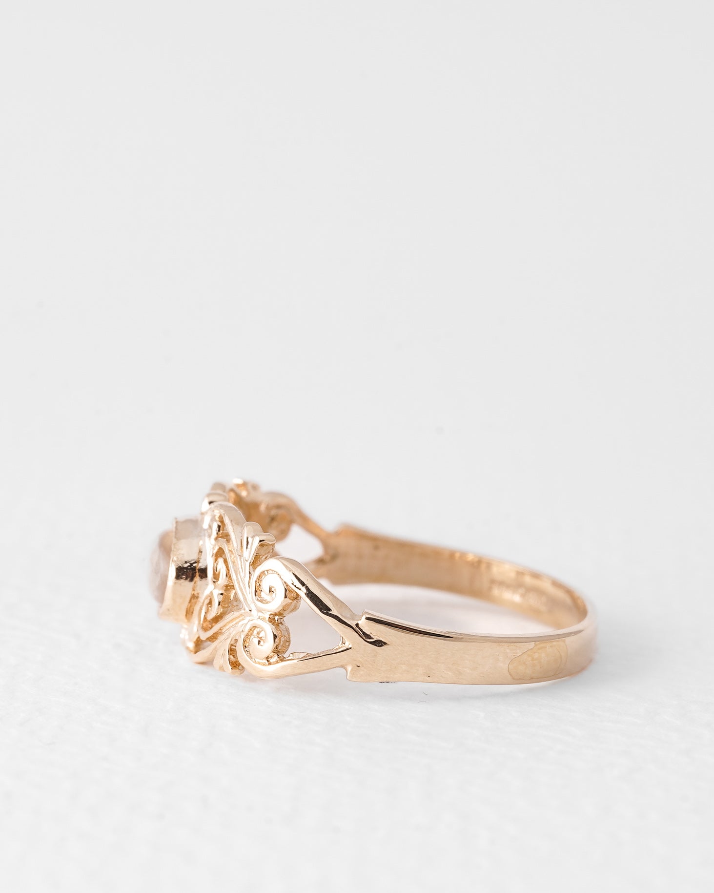 Zelia | Vintage Maansteen Solitaire Ring