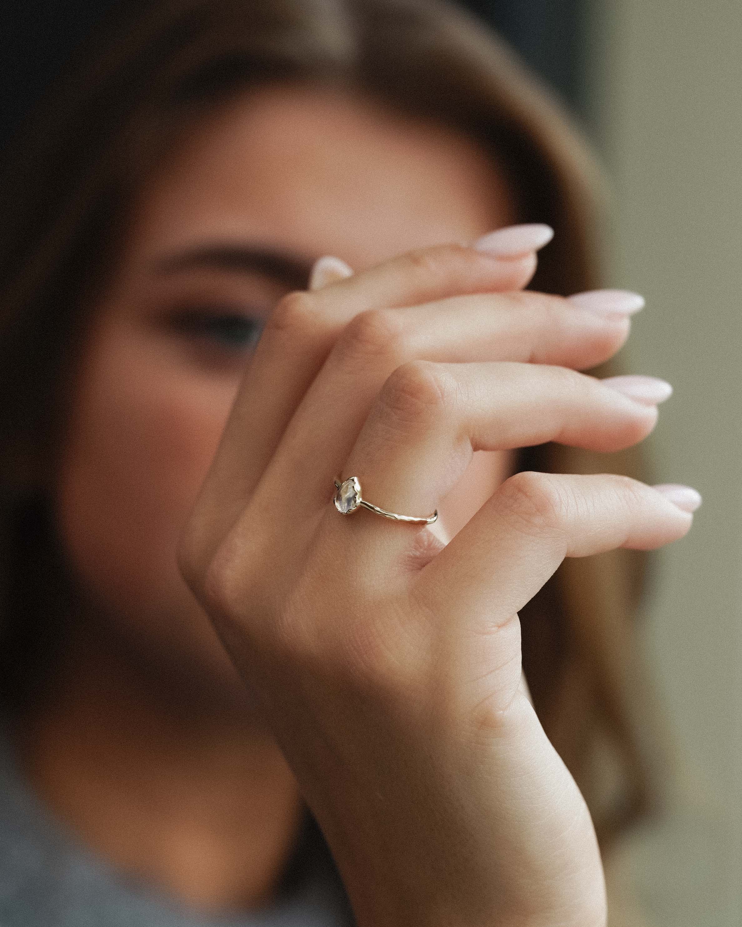 Maelis | 14K Maansteen Solitair Pear Cut Ring