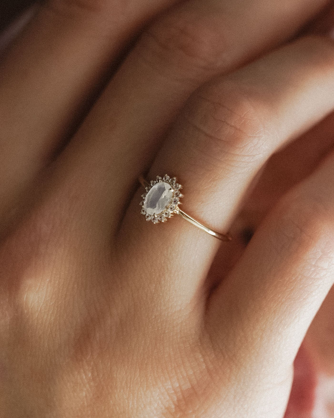 Hanna | 14K Blauwe Maansteen & Witte Saffier Cluster Ring