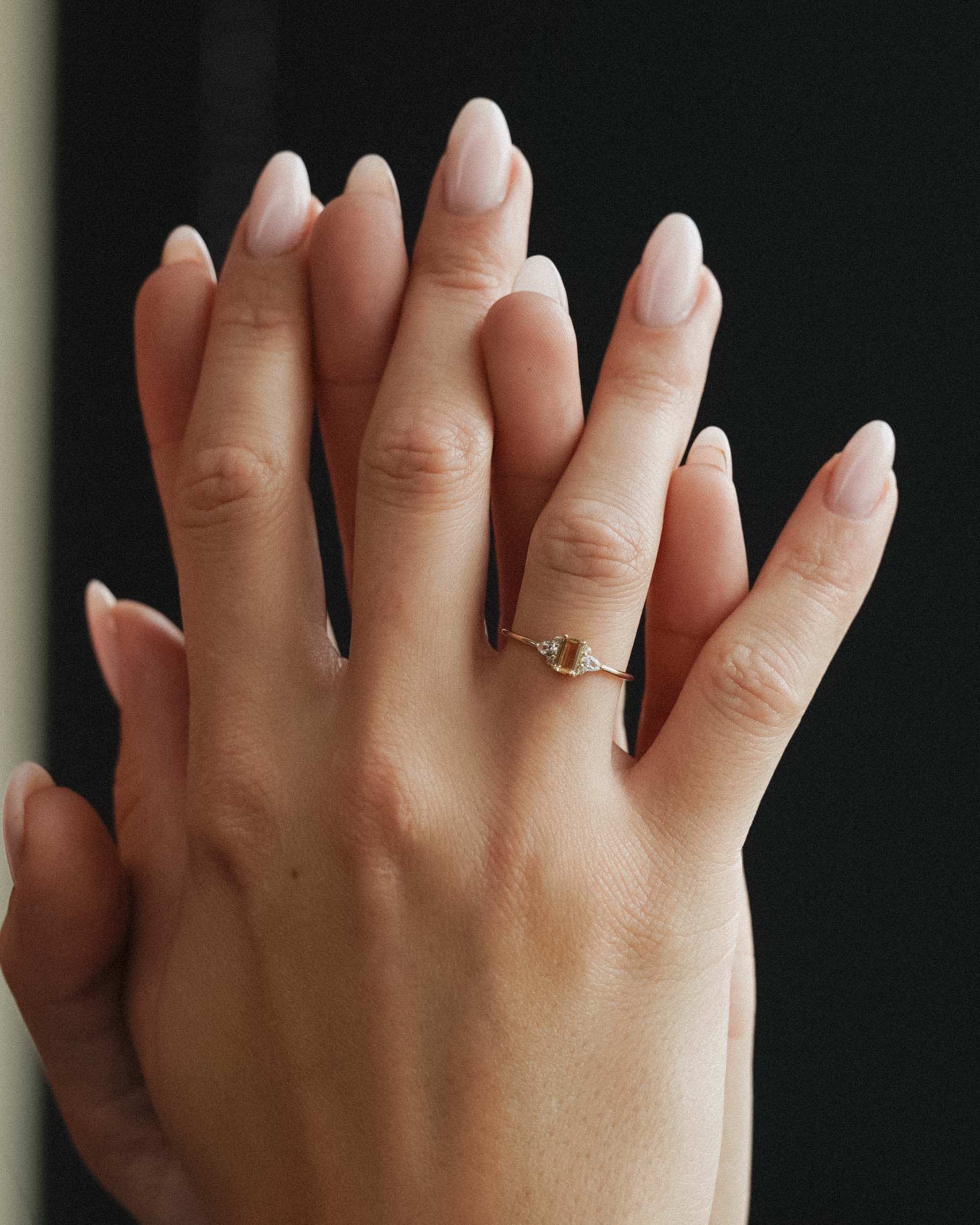 Solenne | 14K Citrien Solitair & Witte Saffier Details Ring