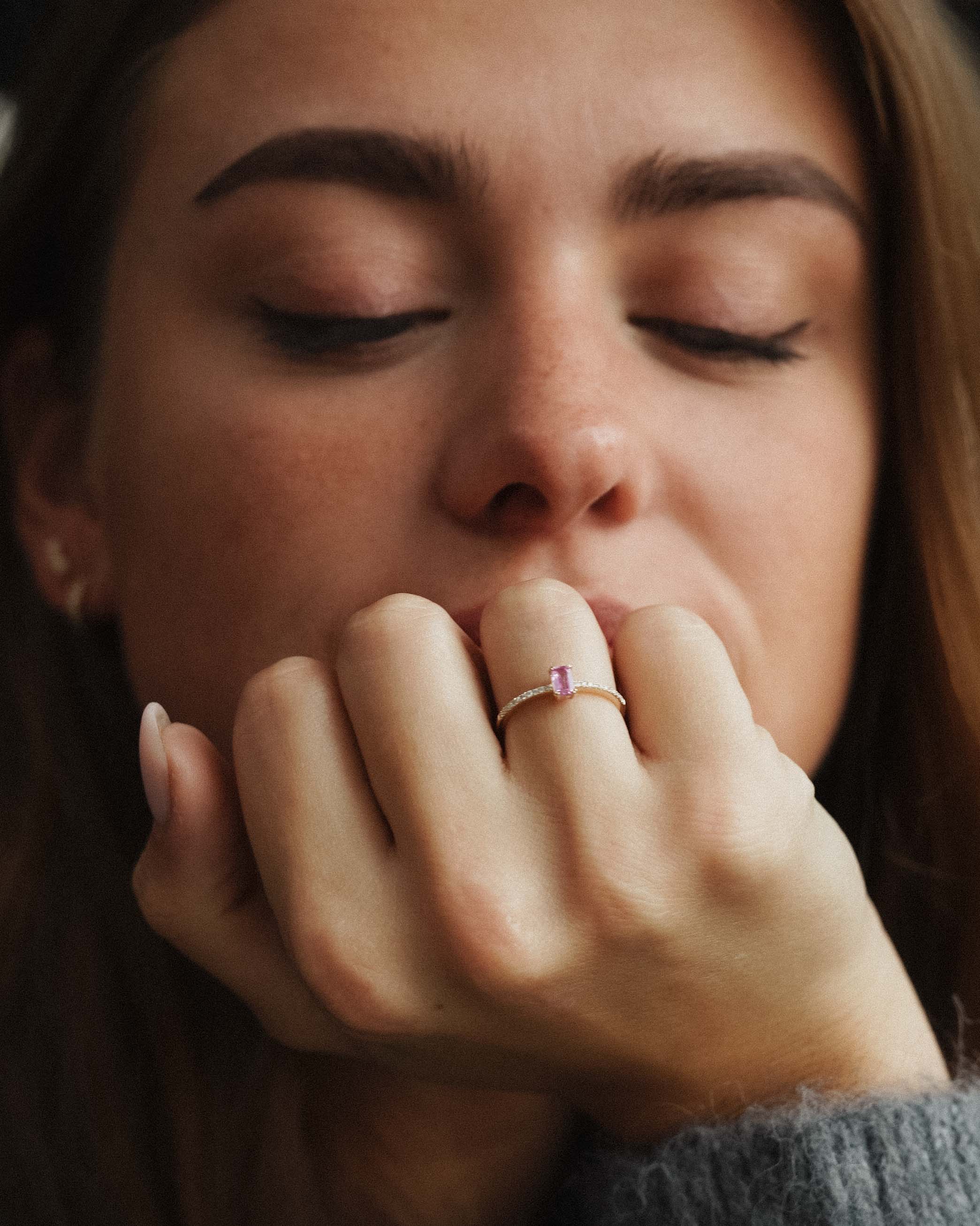 Seraphine | 14K Roze Baguette Saffier & Diamant Pavé Ring