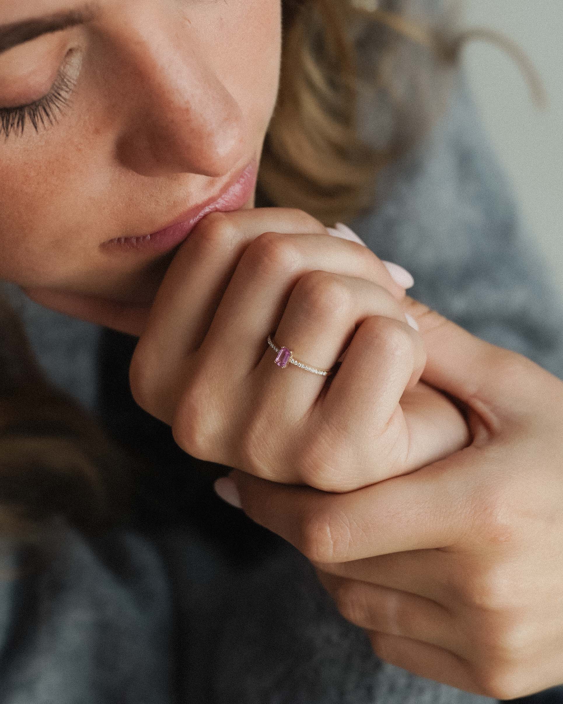 Seraphine | 14K Roze Baguette Saffier & Diamant Pavé Ring