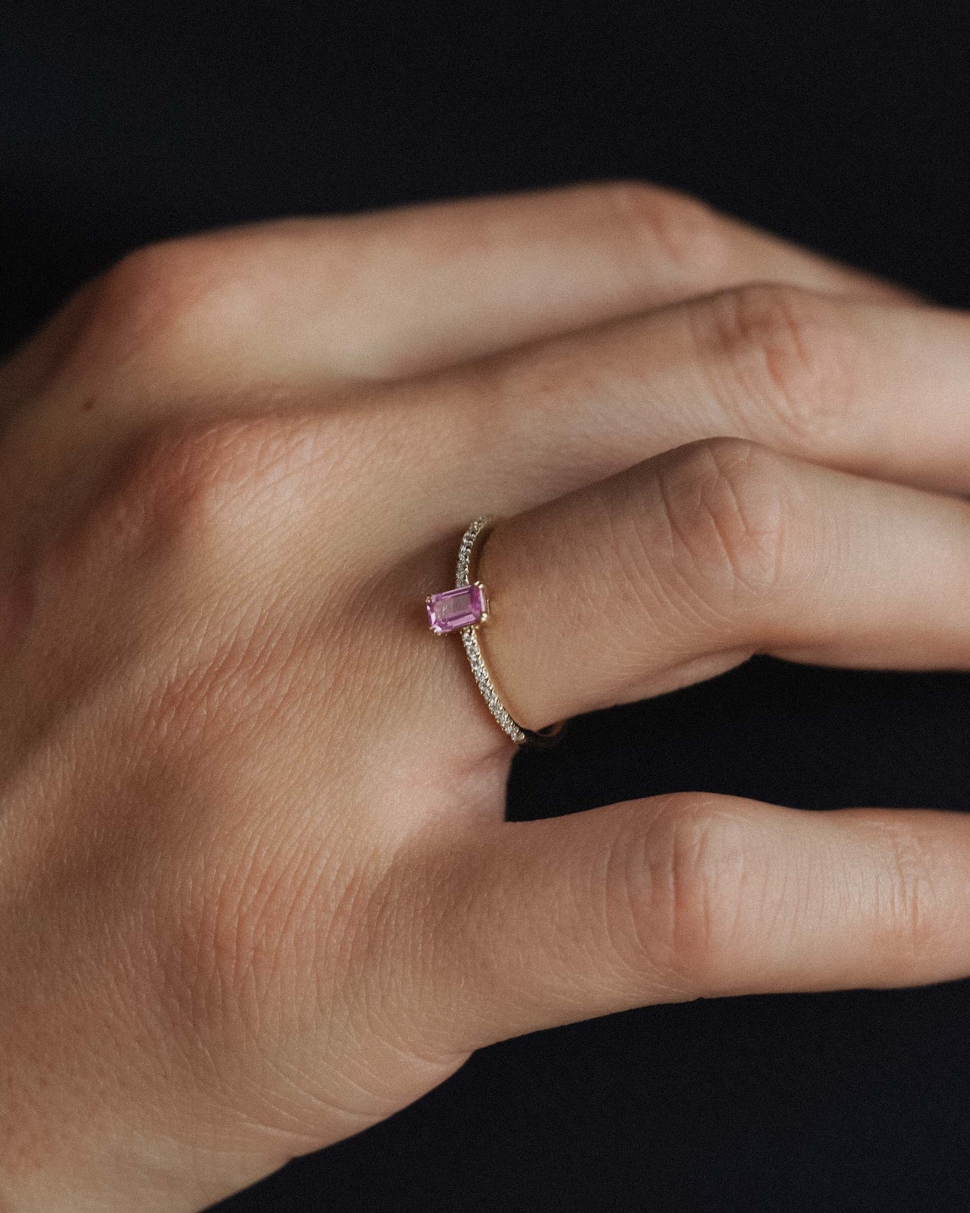Seraphine | 14K Roze Baguette Saffier & Diamant Pavé Ring