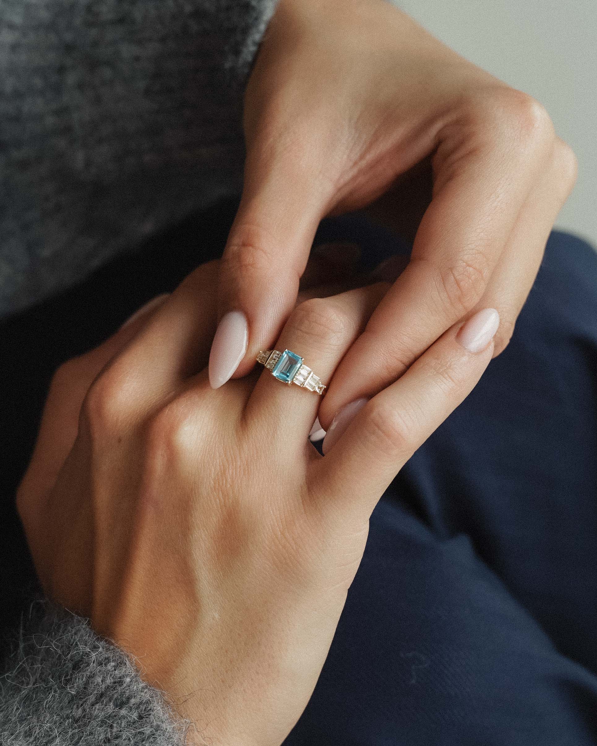 Corvina | 14K Blauwe Topaas & Witte Saffier Statement Ring