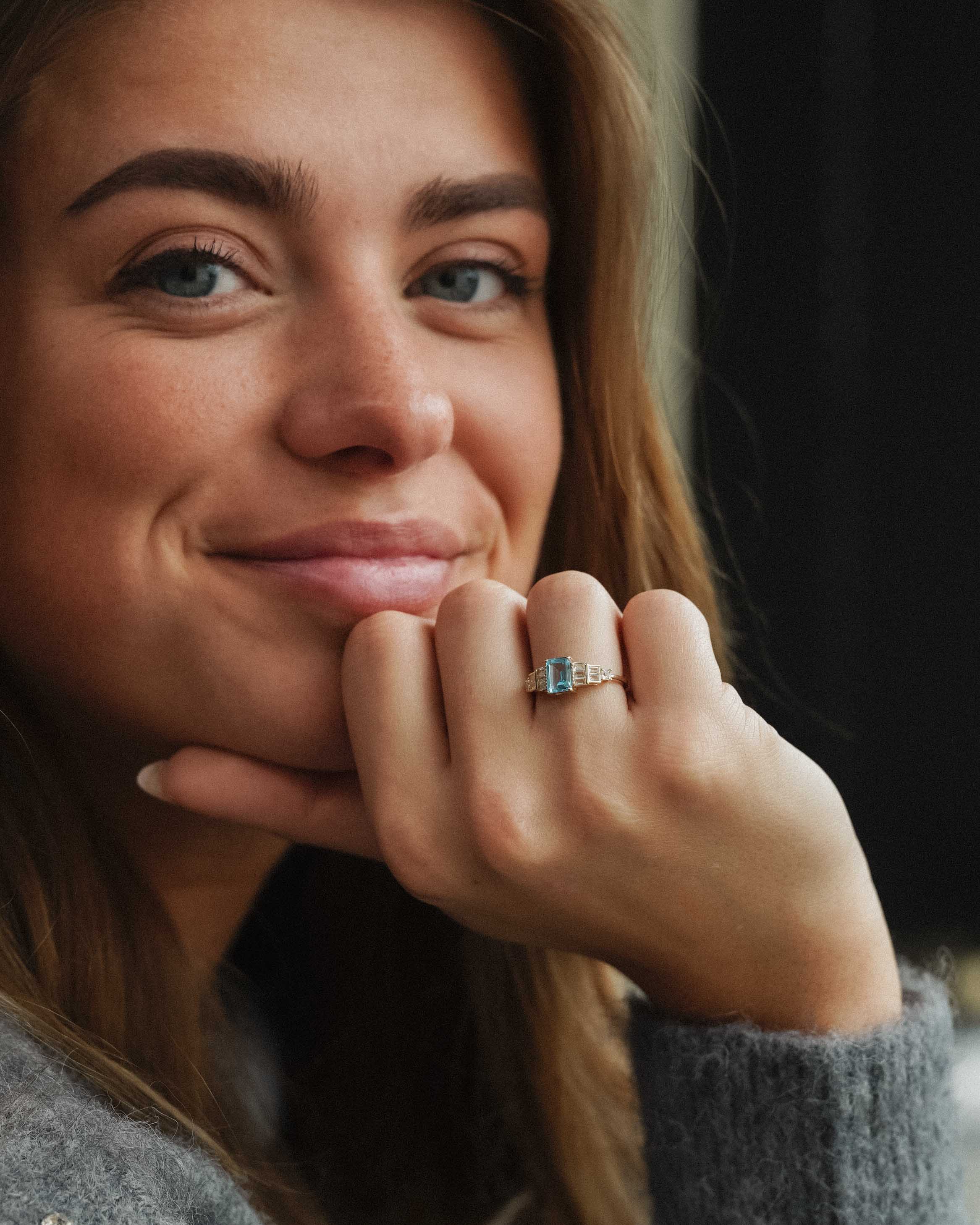 Corvina | 14K Blauwe Topaas & Witte Saffier Statement Ring