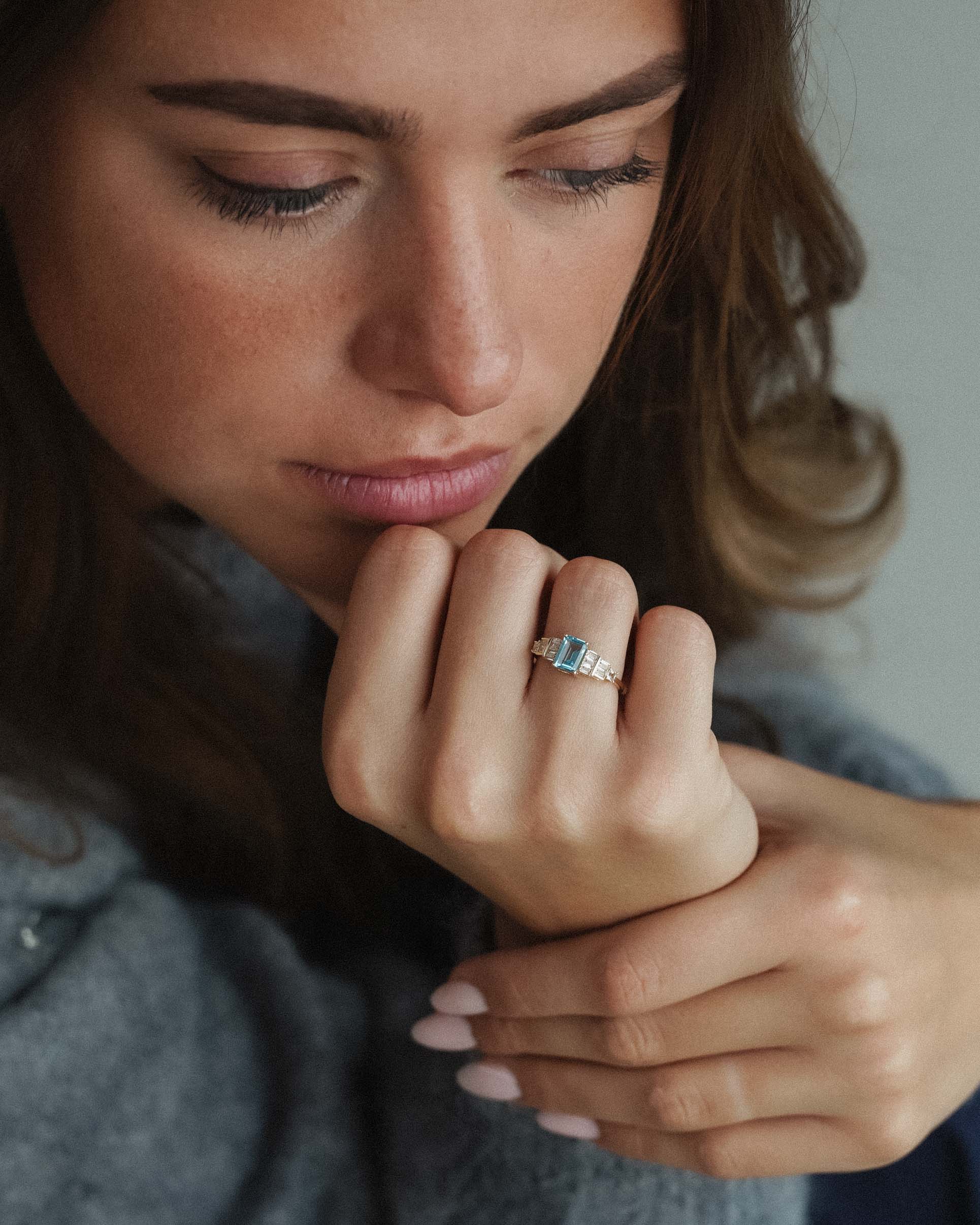 Corvina | 14K Blauwe Topaas & Witte Saffier Statement Ring