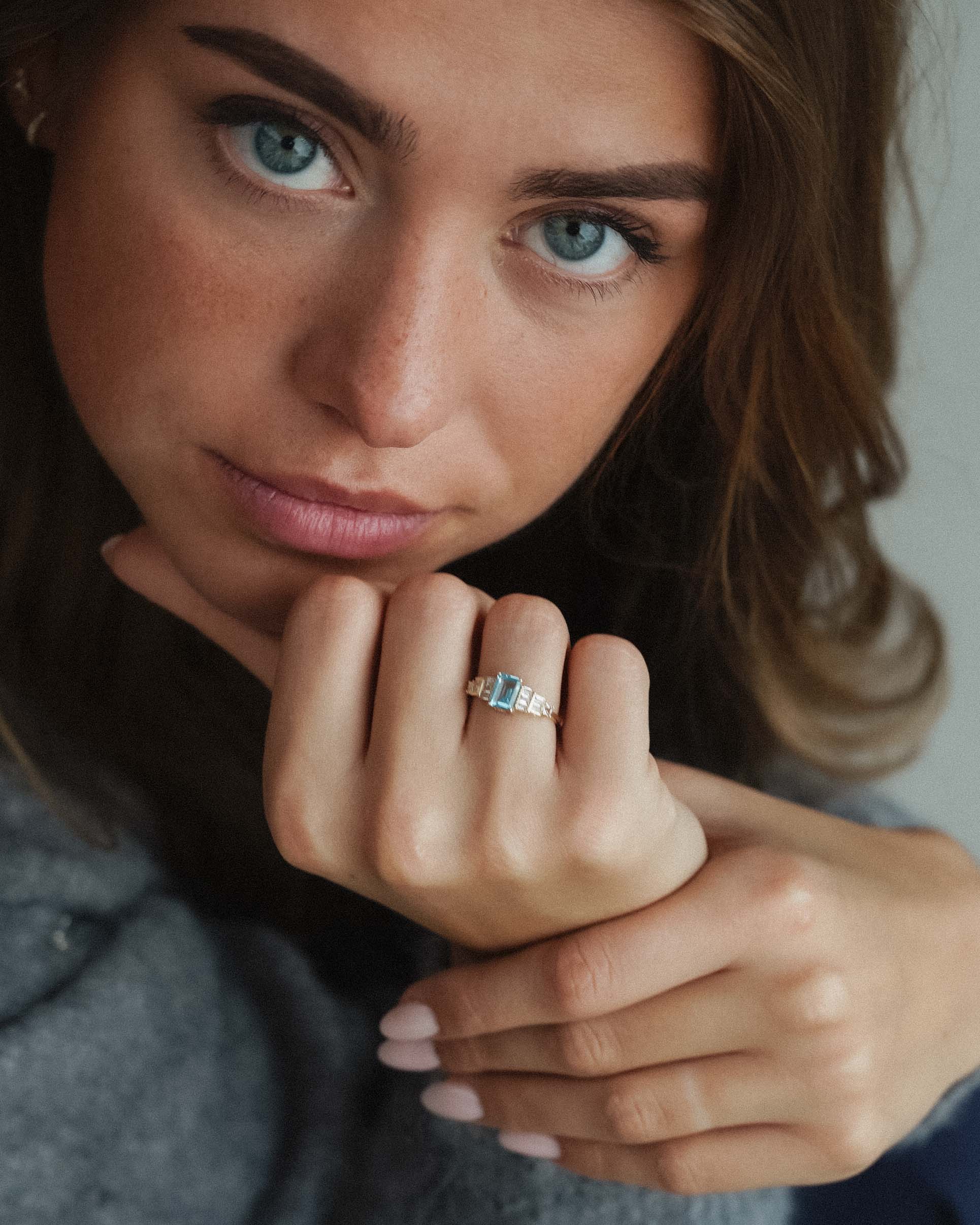 Corvina | 14K Blauwe Topaas & Witte Saffier Statement Ring