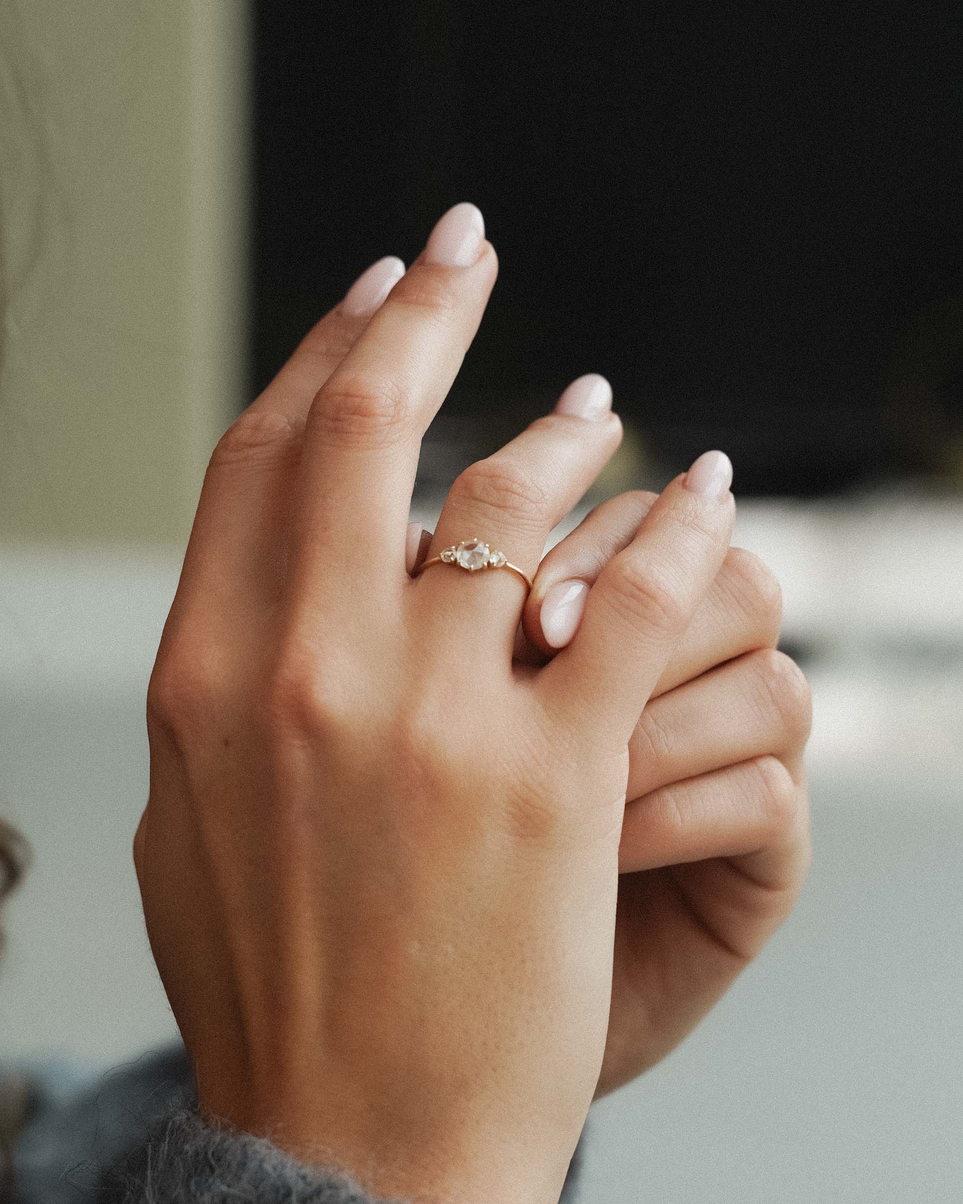 Aveline | 14K Witte Saffier Drie-steen Ring