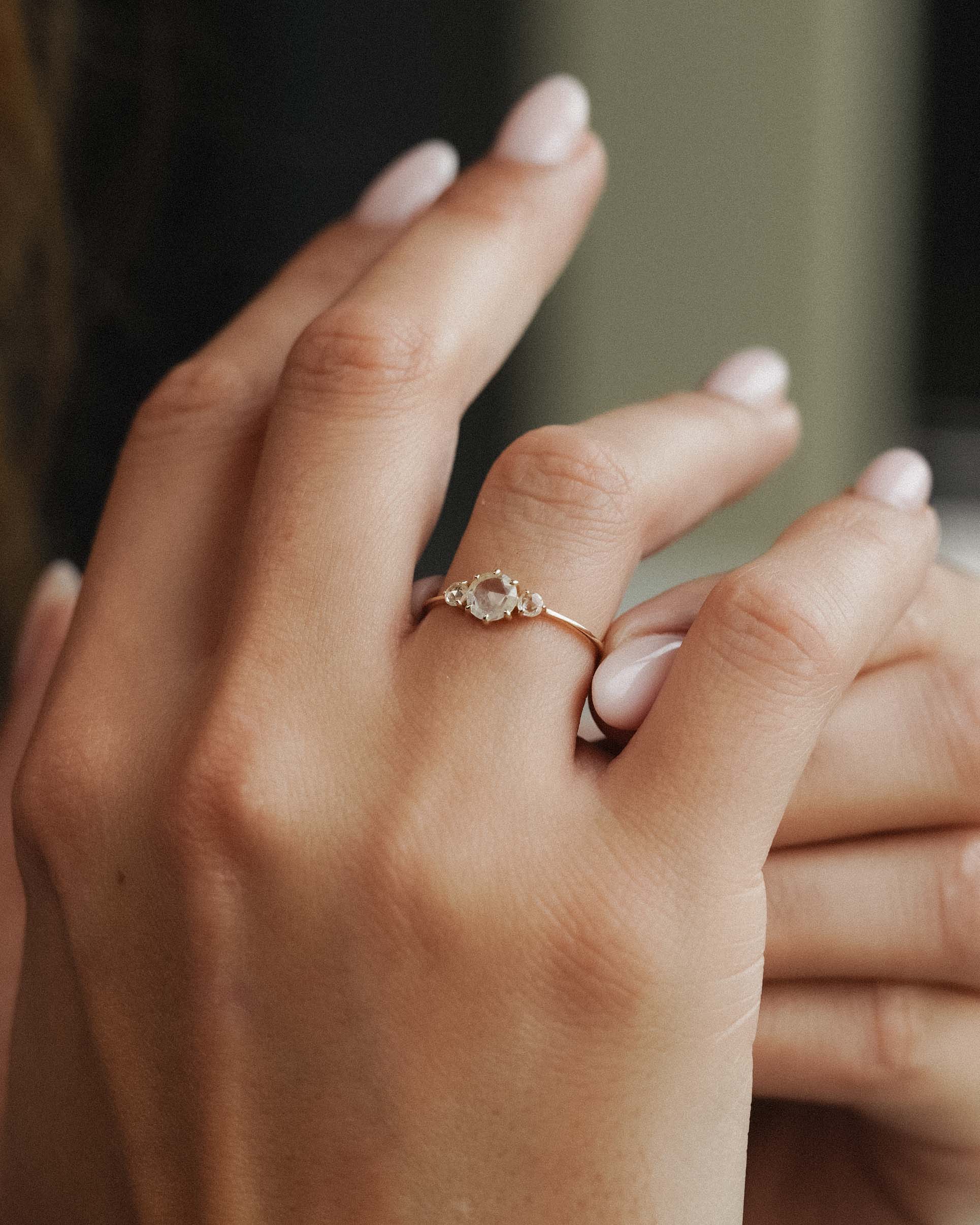 Aveline | 14K Witte Saffier Drie-steen Ring