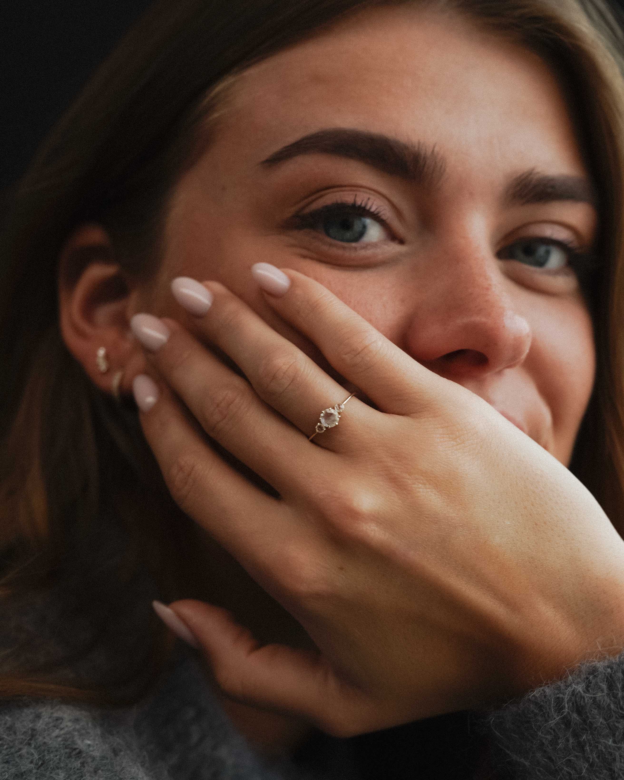 Aveline | 14K Witte Saffier Drie-steen Ring