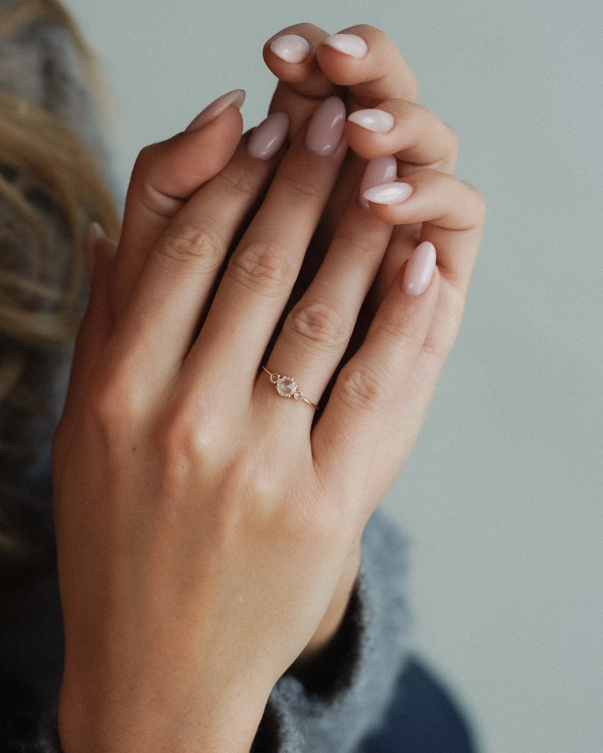 Aveline | 14K Witte Saffier Drie-steen Ring