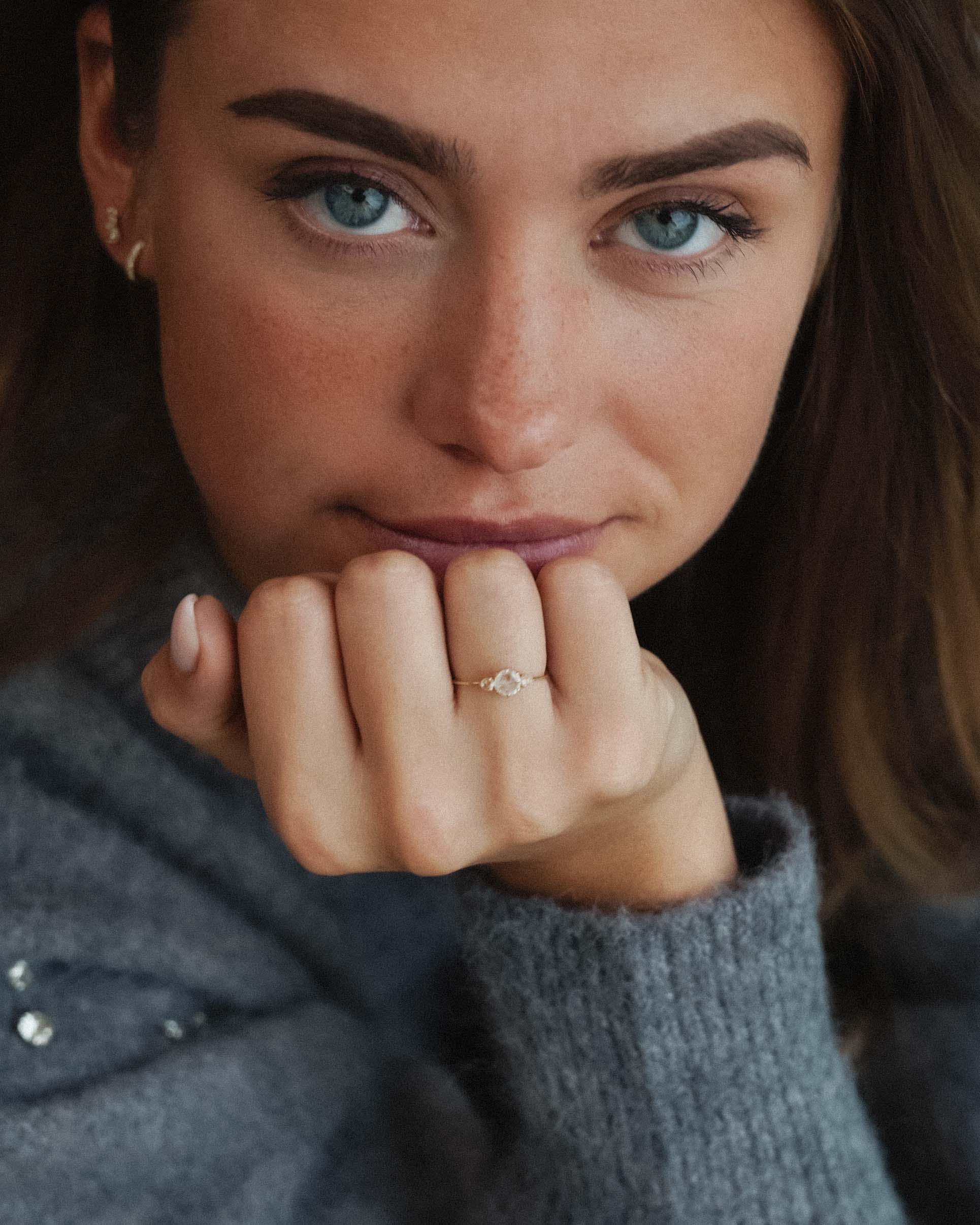 Aveline | 14K Witte Saffier Drie-steen Ring