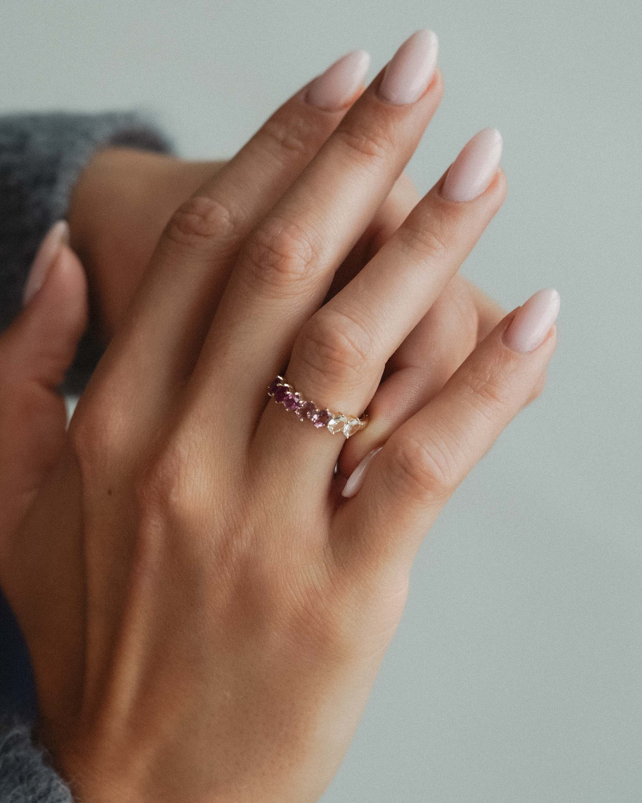 Elowen | 14K Toermalijn, Roze Saffier & Witte Saffier Half Eternity Ring