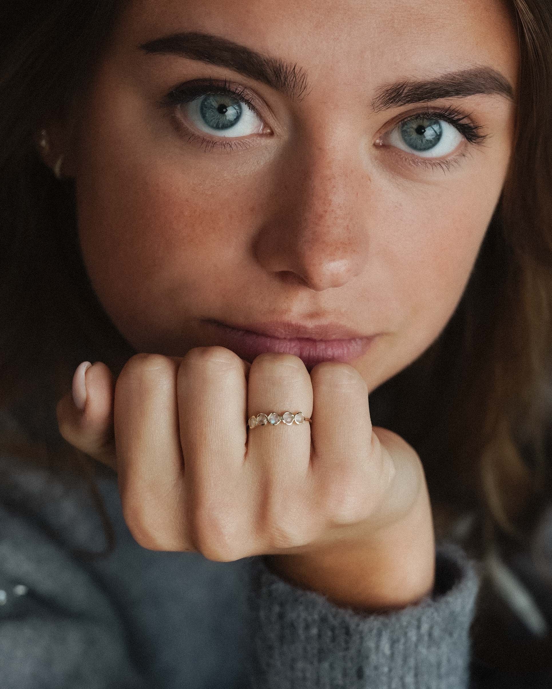 Nerea | 14K Maansteen Half Eternity Ring