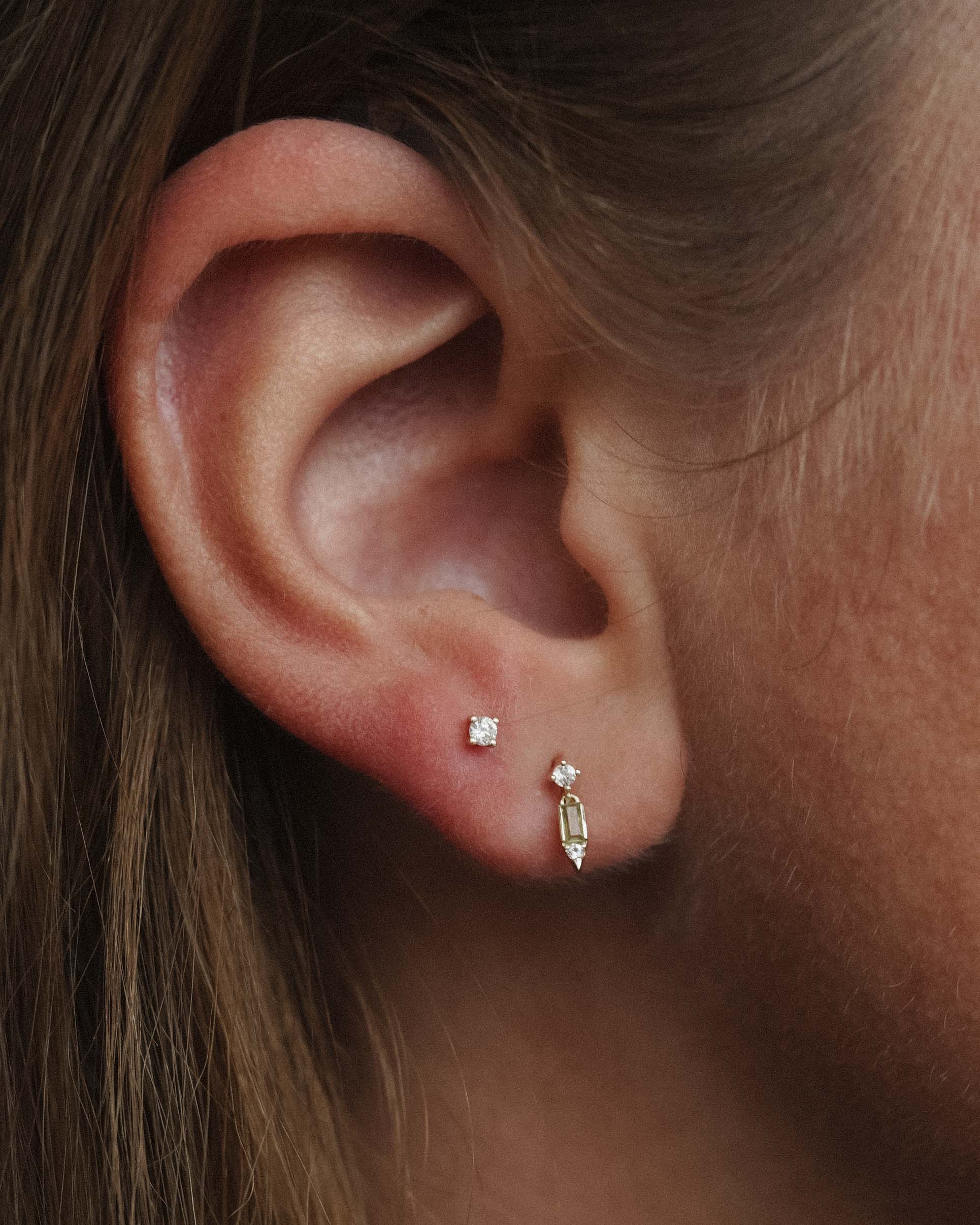 Opheliane | 14K Olivijn & Witte Saffier Baguette Drop Studs