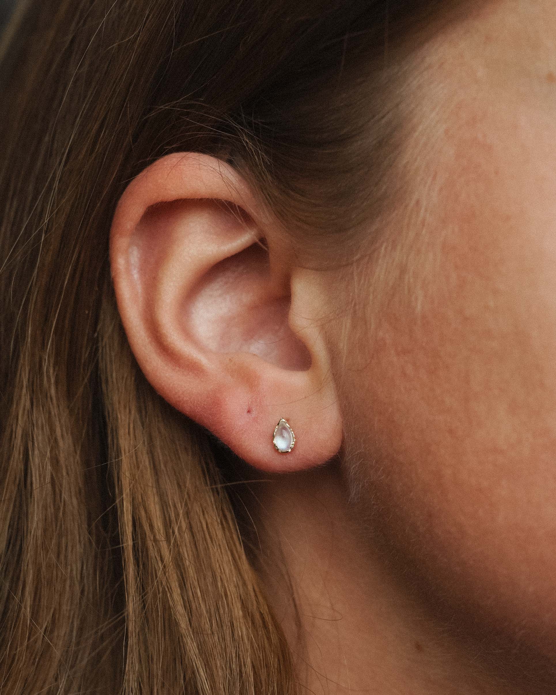 Ardea | 14K Maansteen Pear Cut Studs