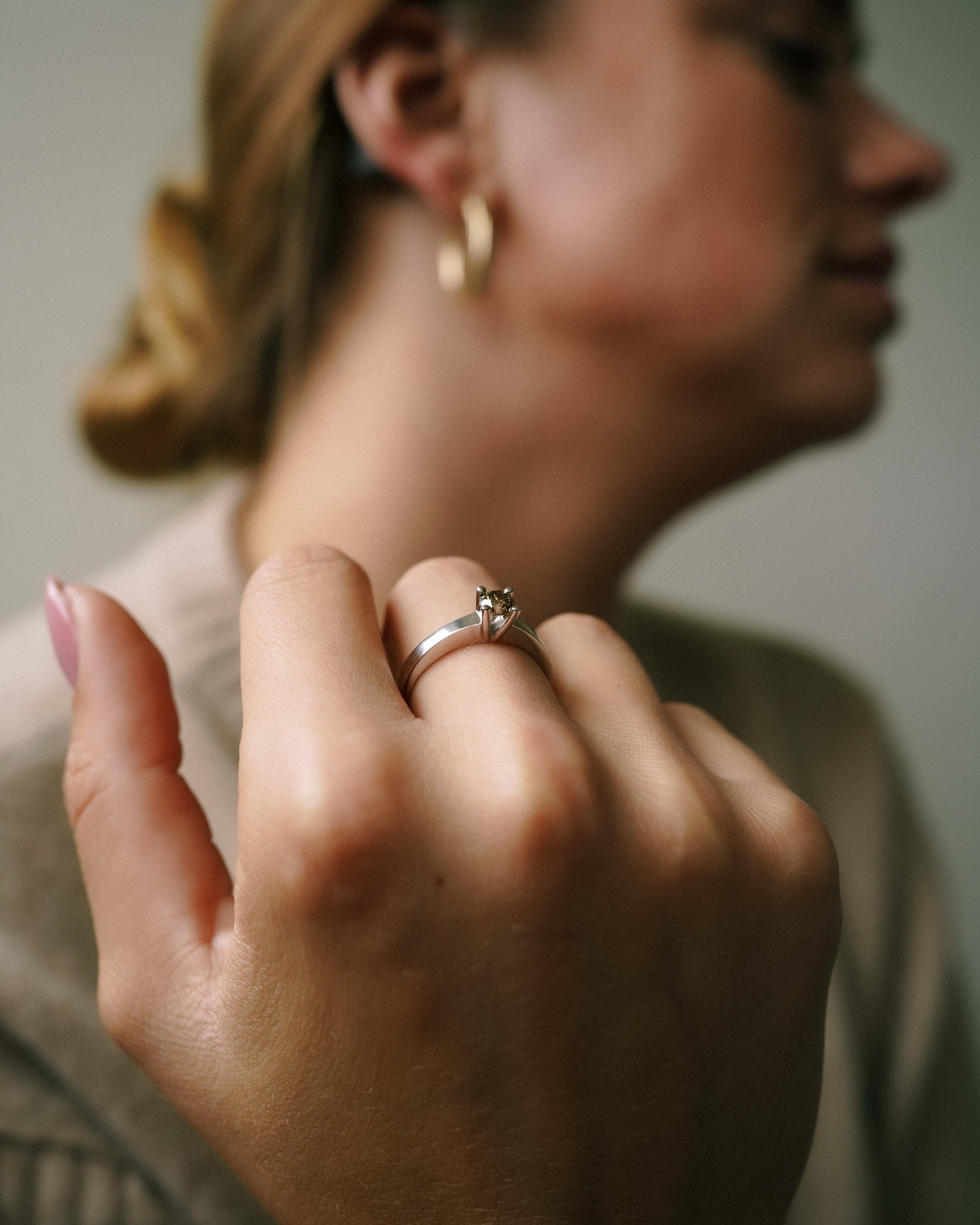 Robijn | 14K Wit Goud Cognac Briljant (0.48ct) Solitair Ring