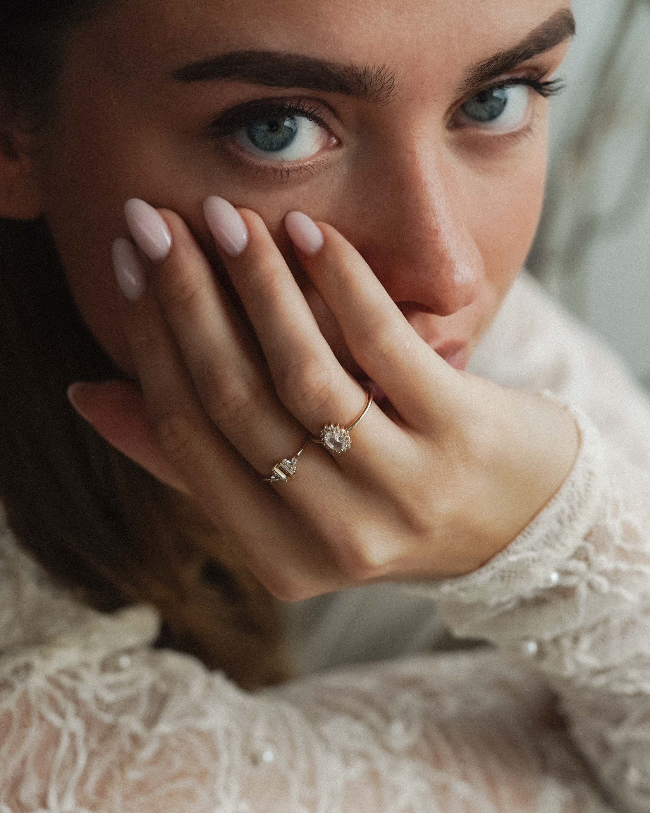 Hanna | 14K Blauwe Maansteen & Witte Saffier Cluster Ring