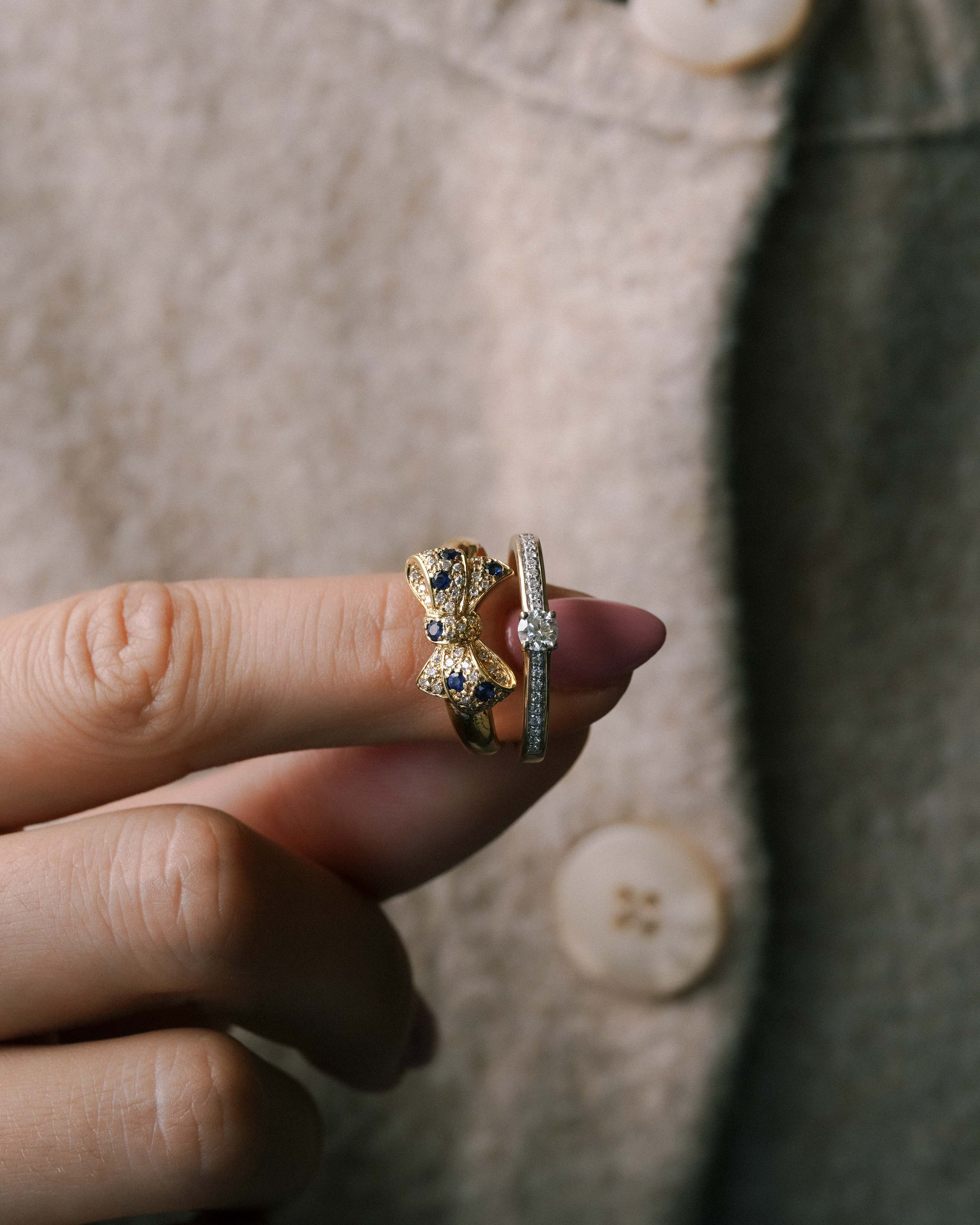 Suprisa | 14K Yellow Gold Brilliant (0.34ct) & Sapphire Bow Ring