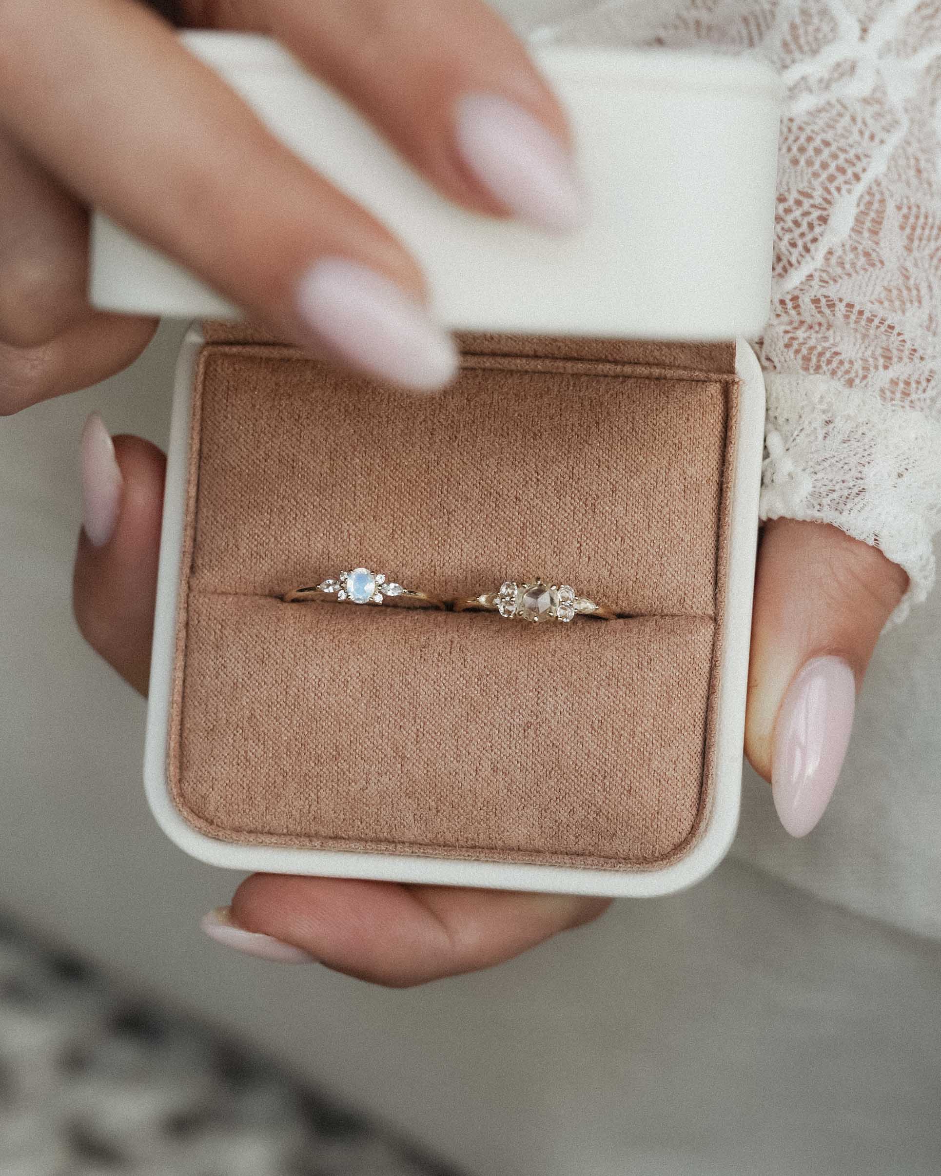 Elysia | 14K Witte Saffier Cluster Ring