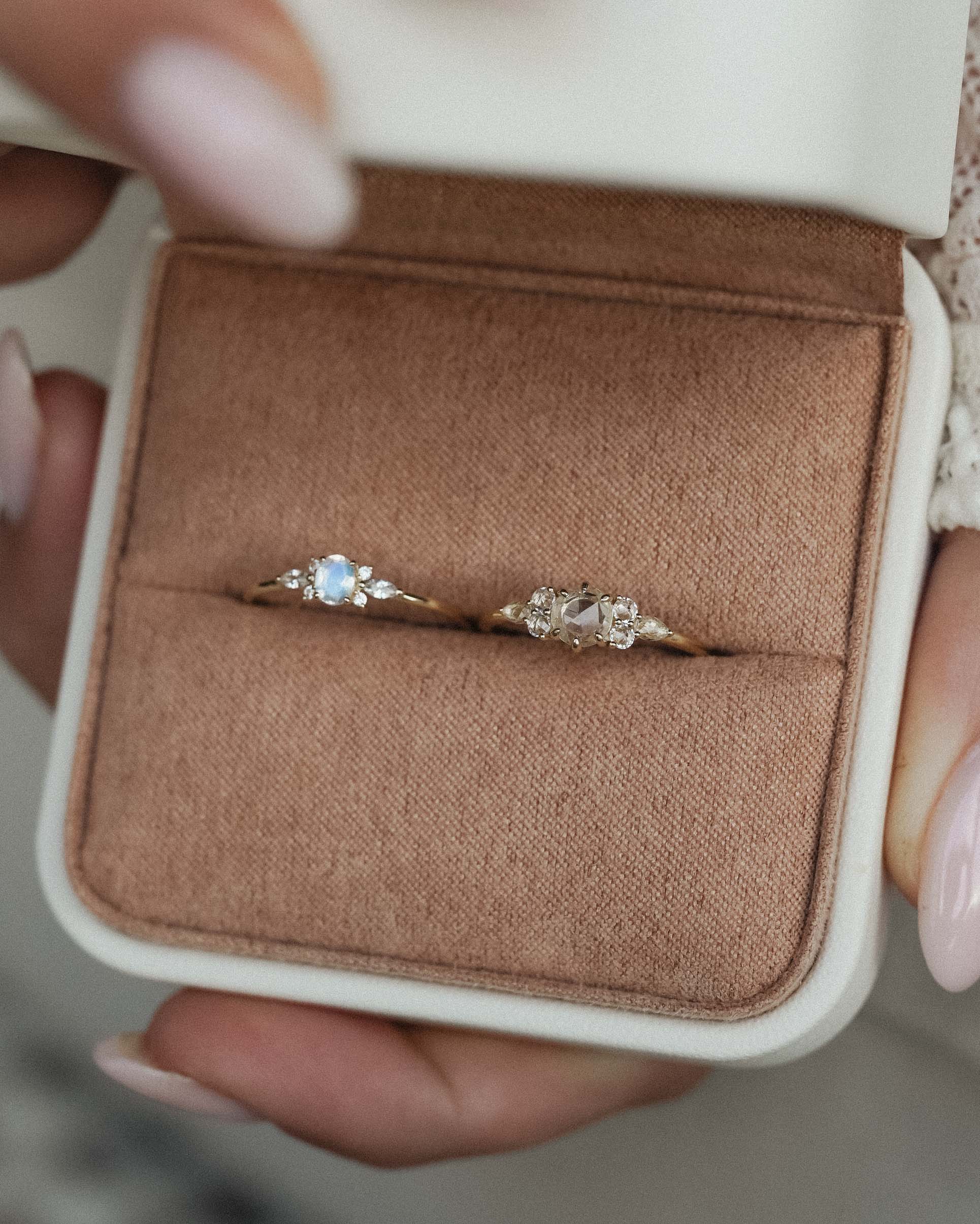 Elysia | 14K Witte Saffier Cluster Ring