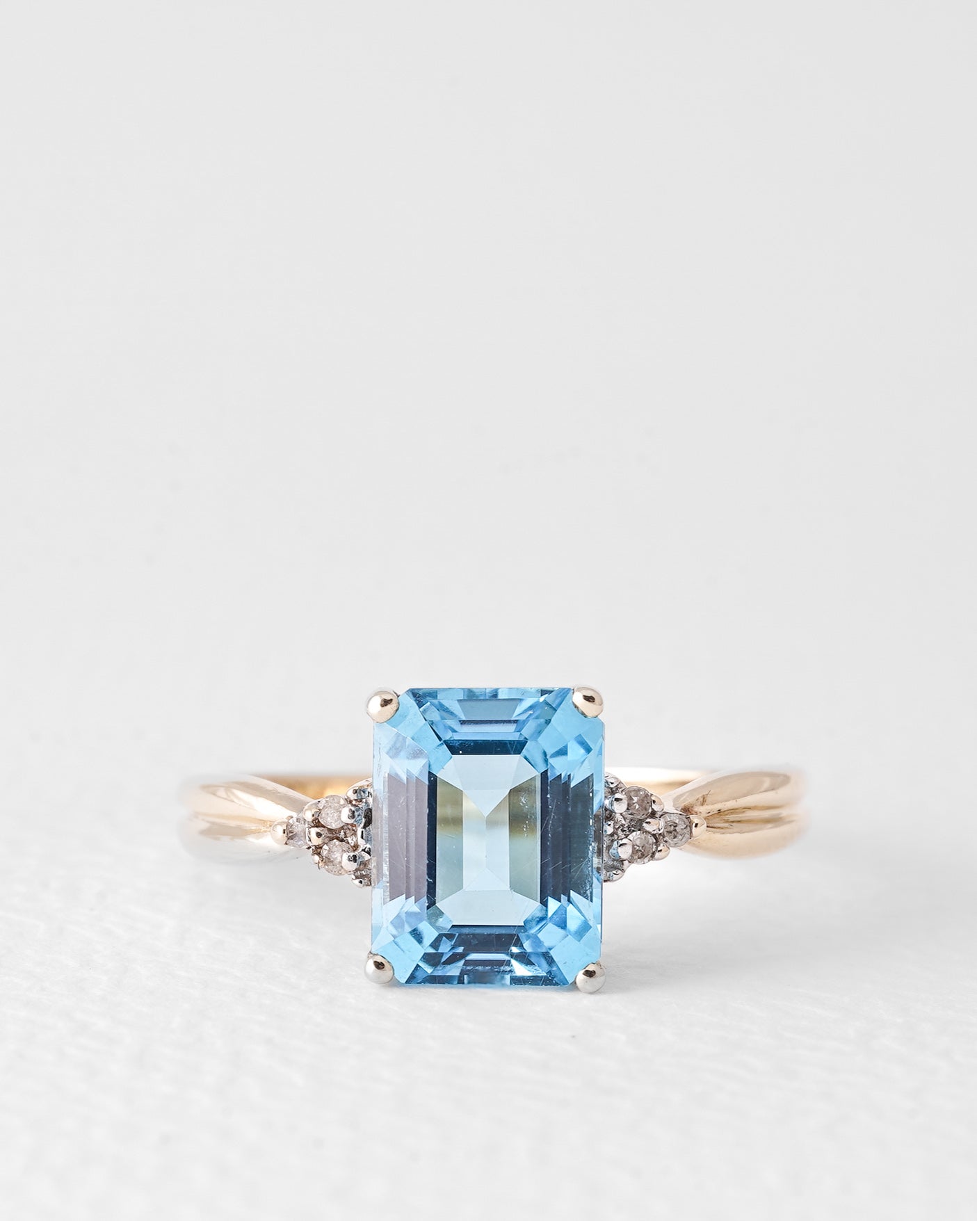 Elua | Vintage Blauwe Topaas & Diamant Ring