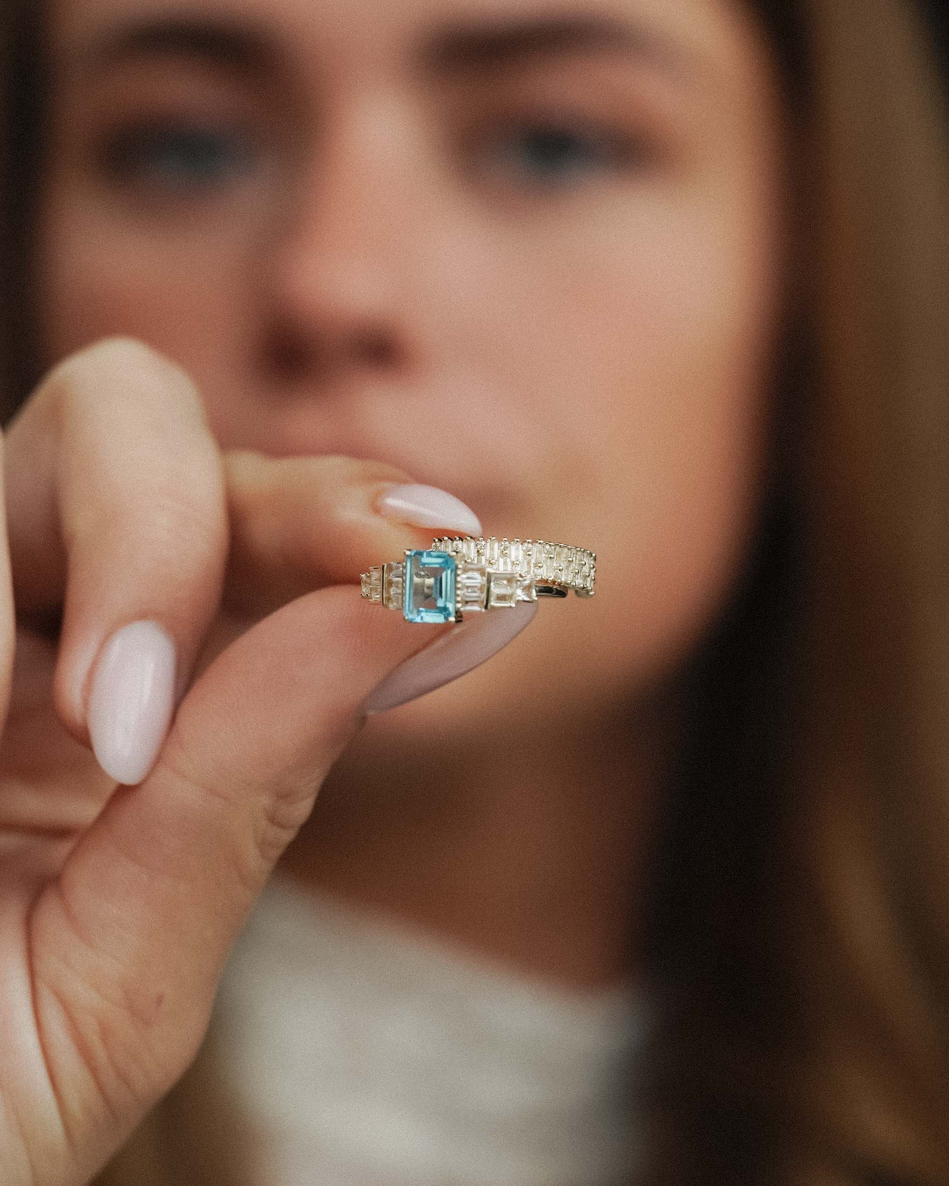 Corvina | 14K Blauwe Topaas & Witte Saffier Statement Ring
