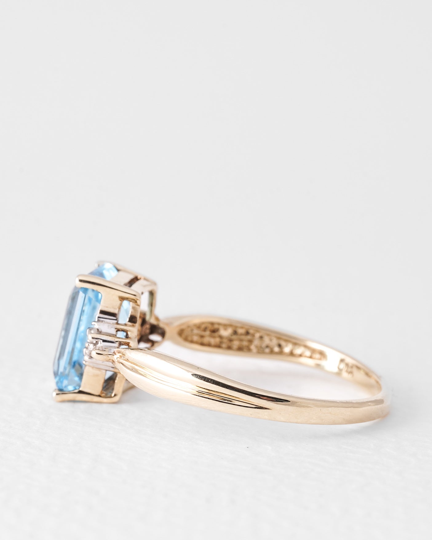 Elua | Vintage Blauwe Topaas & Diamant Ring