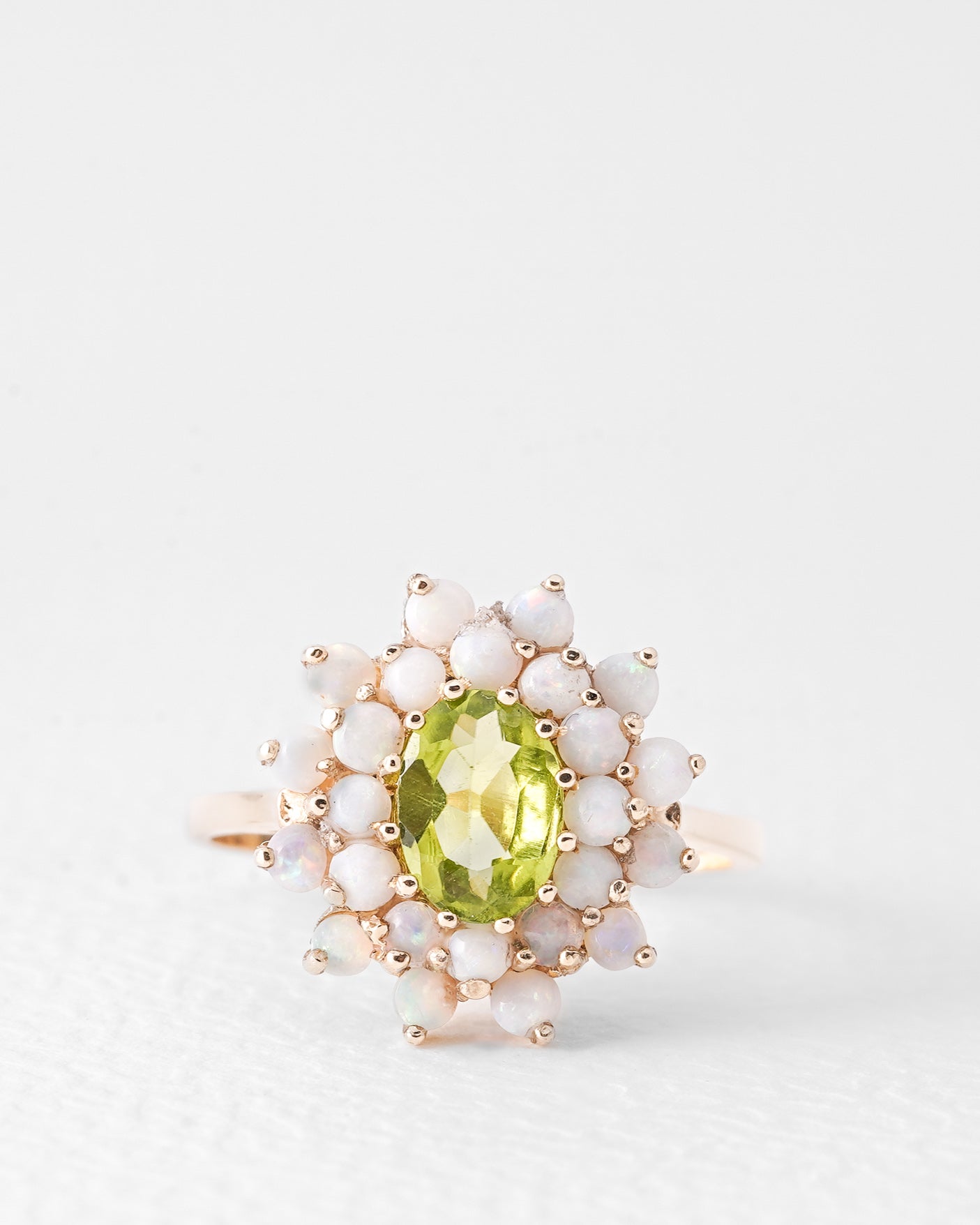 Niva | Vintage Peridoot & Opaal Ring
