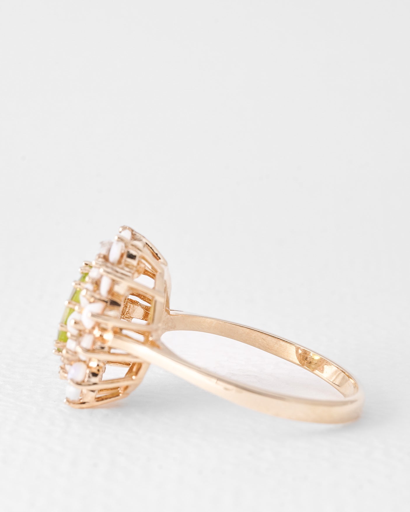 Niva | Vintage Peridoot & Opaal Ring