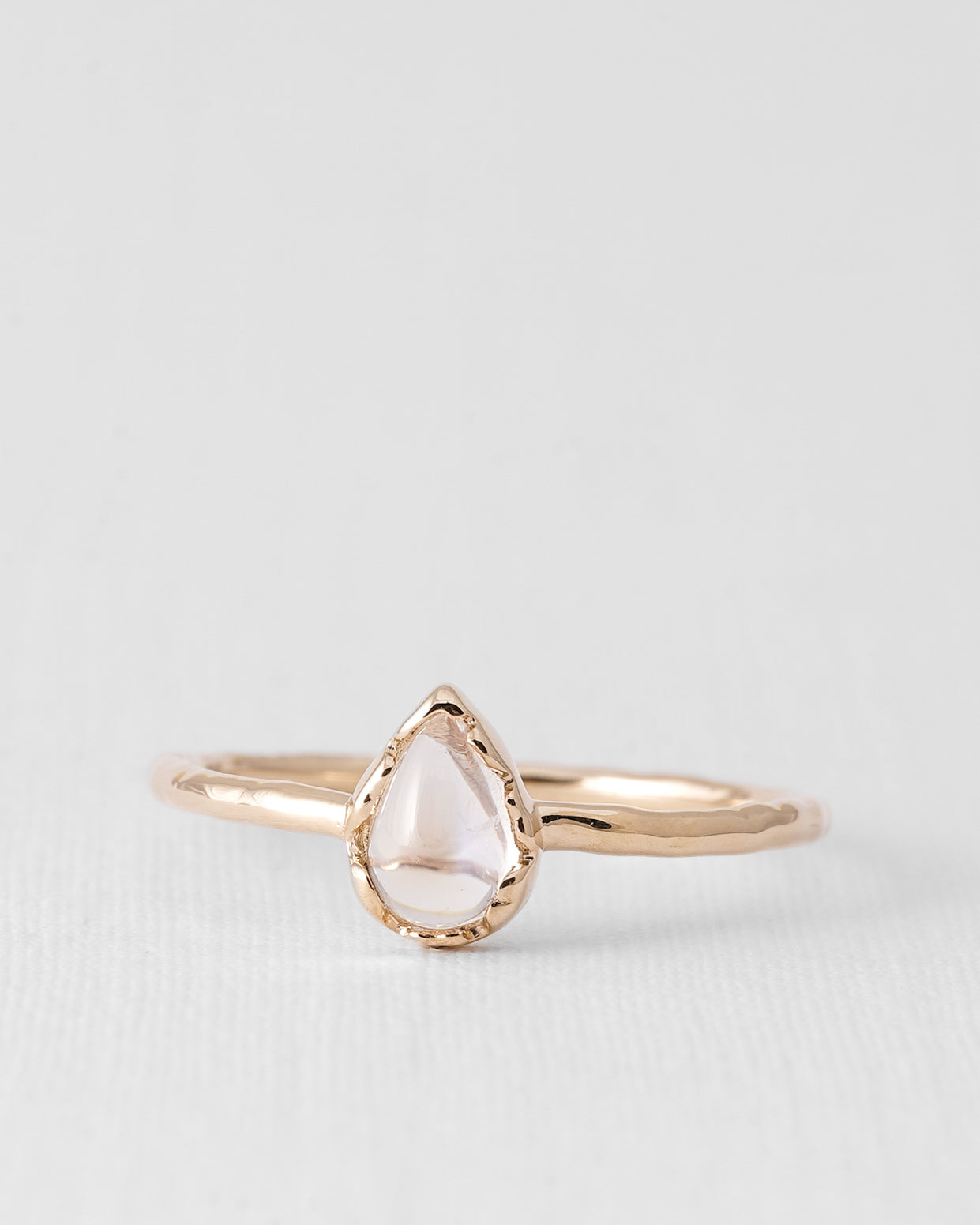 Maelis | 14K Maansteen Solitair Pear Cut Ring