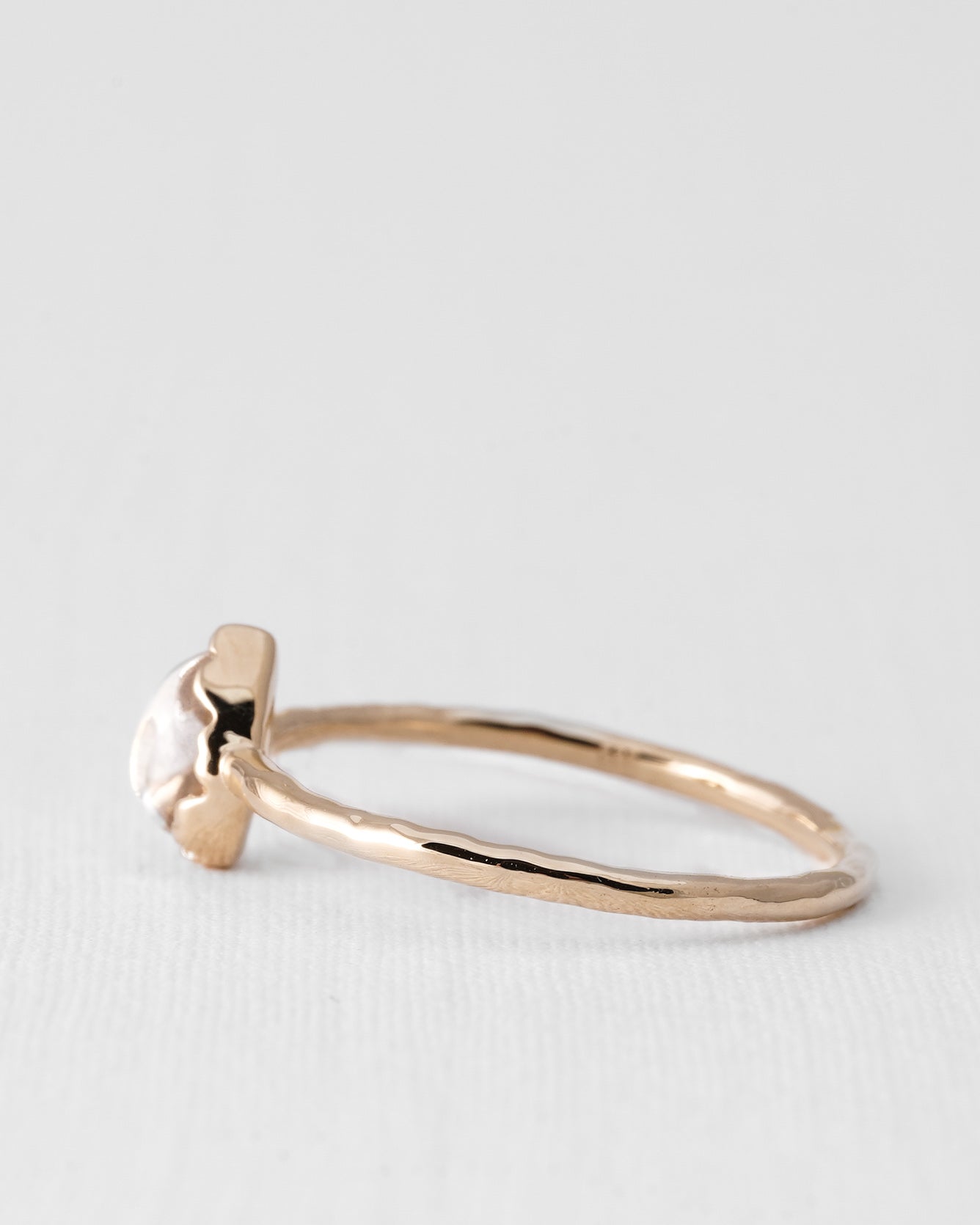 Maelis | 14K Maansteen Solitair Pear Cut Ring