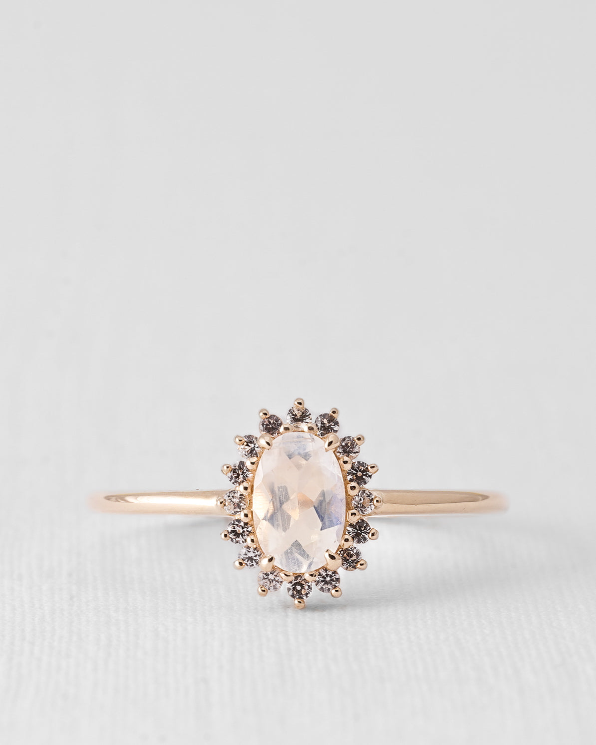 Hanna | 14K Blauwe Maansteen & Witte Saffier Cluster Ring