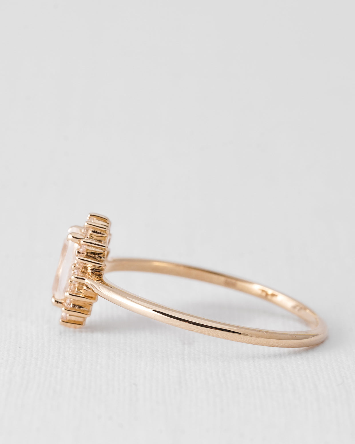 Hanna | 14K Blauwe Maansteen & Witte Saffier Cluster Ring