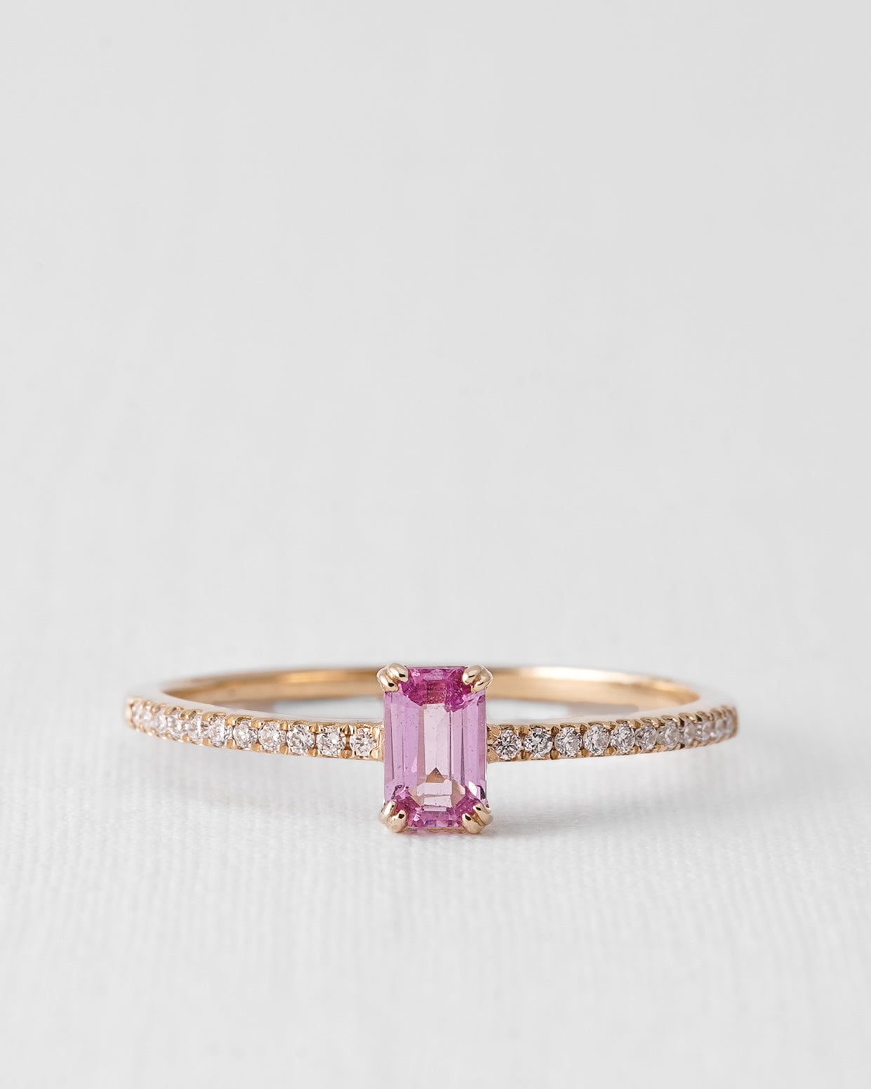 Seraphine | 14K Roze Baguette Saffier & Diamant Pavé Ring