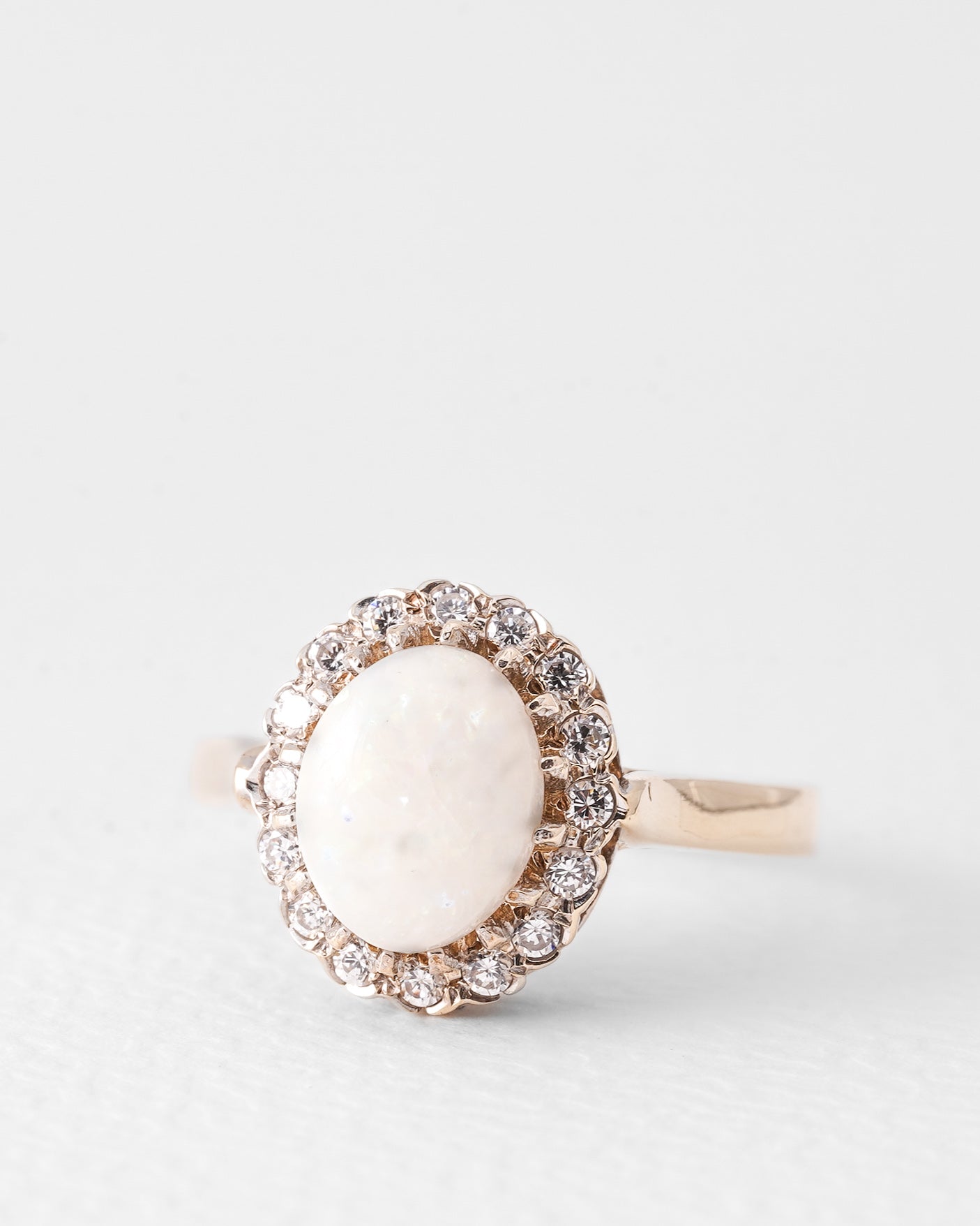 Juna | Vintage Opaal & Witte Saffier Ring