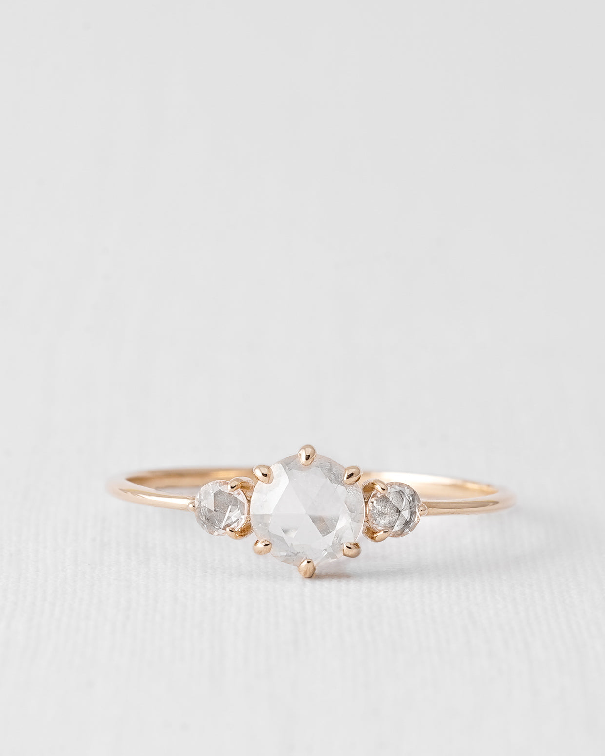 Aveline | 14K Witte Saffier Drie-steen Ring