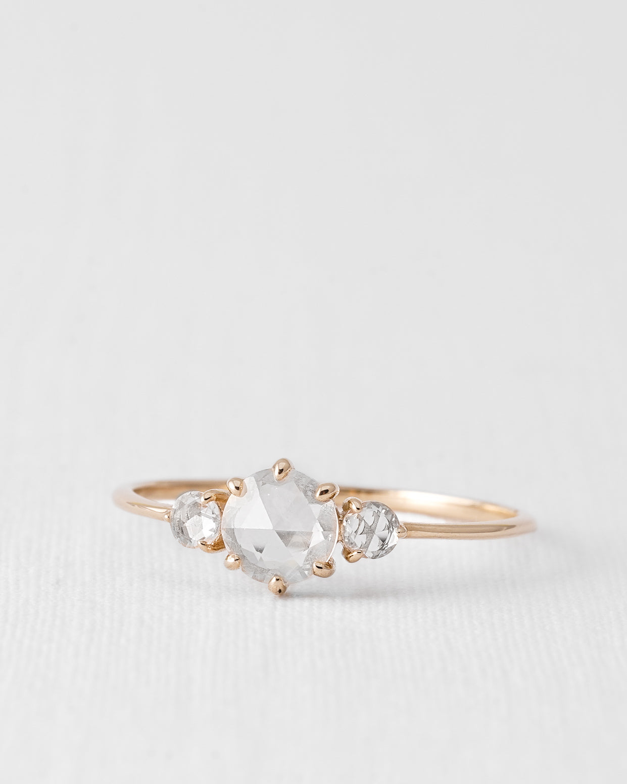 Aveline | 14K Witte Saffier Drie-steen Ring
