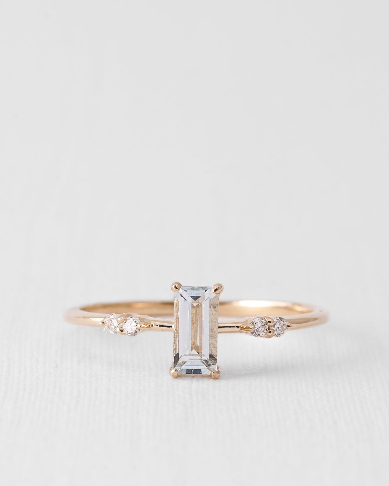 Novalie | 14K Aquamarijn Baguette Solitaire & Diamant Details Ring