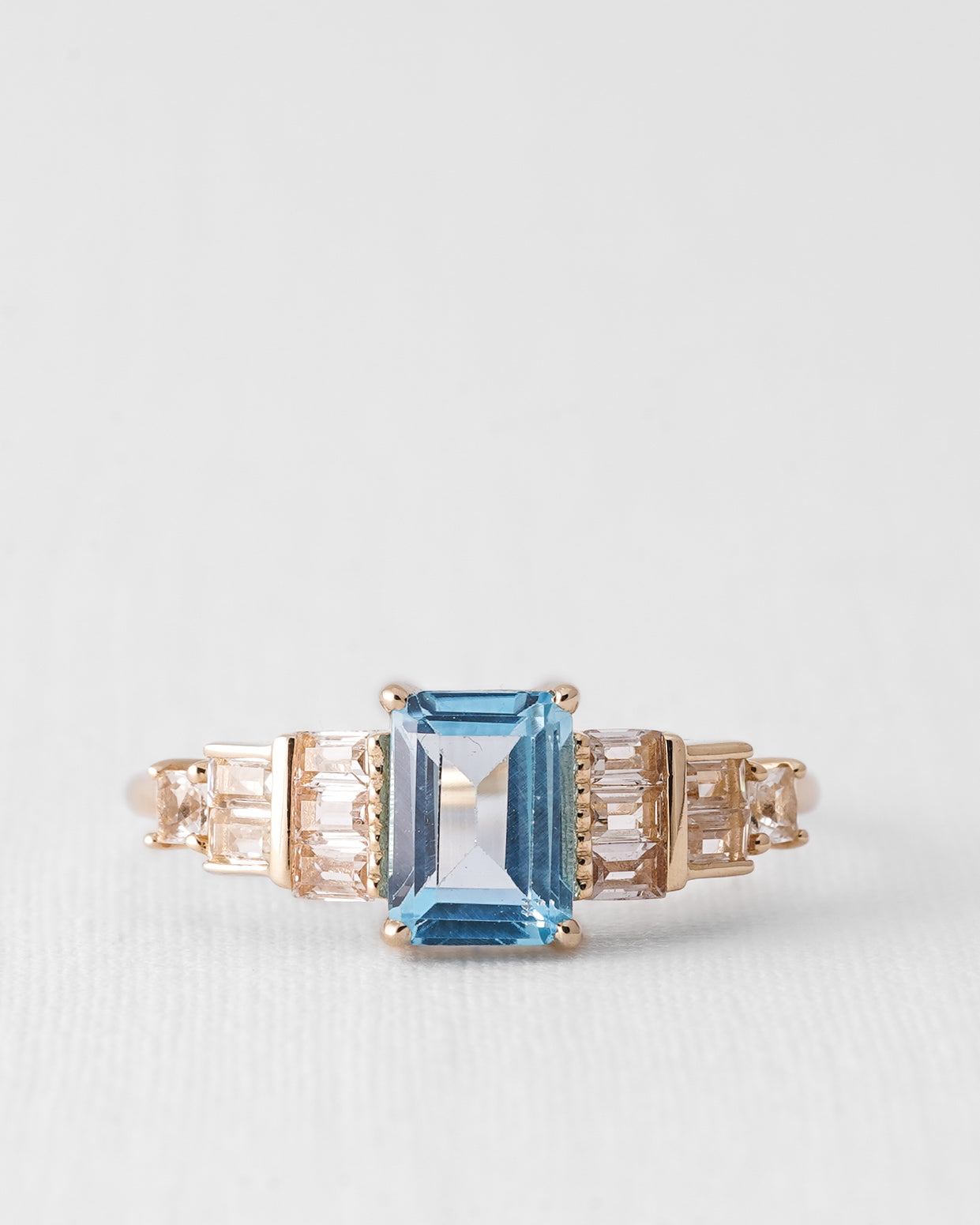 Corvina | 14K Blauwe Topaas & Witte Saffier Statement Ring