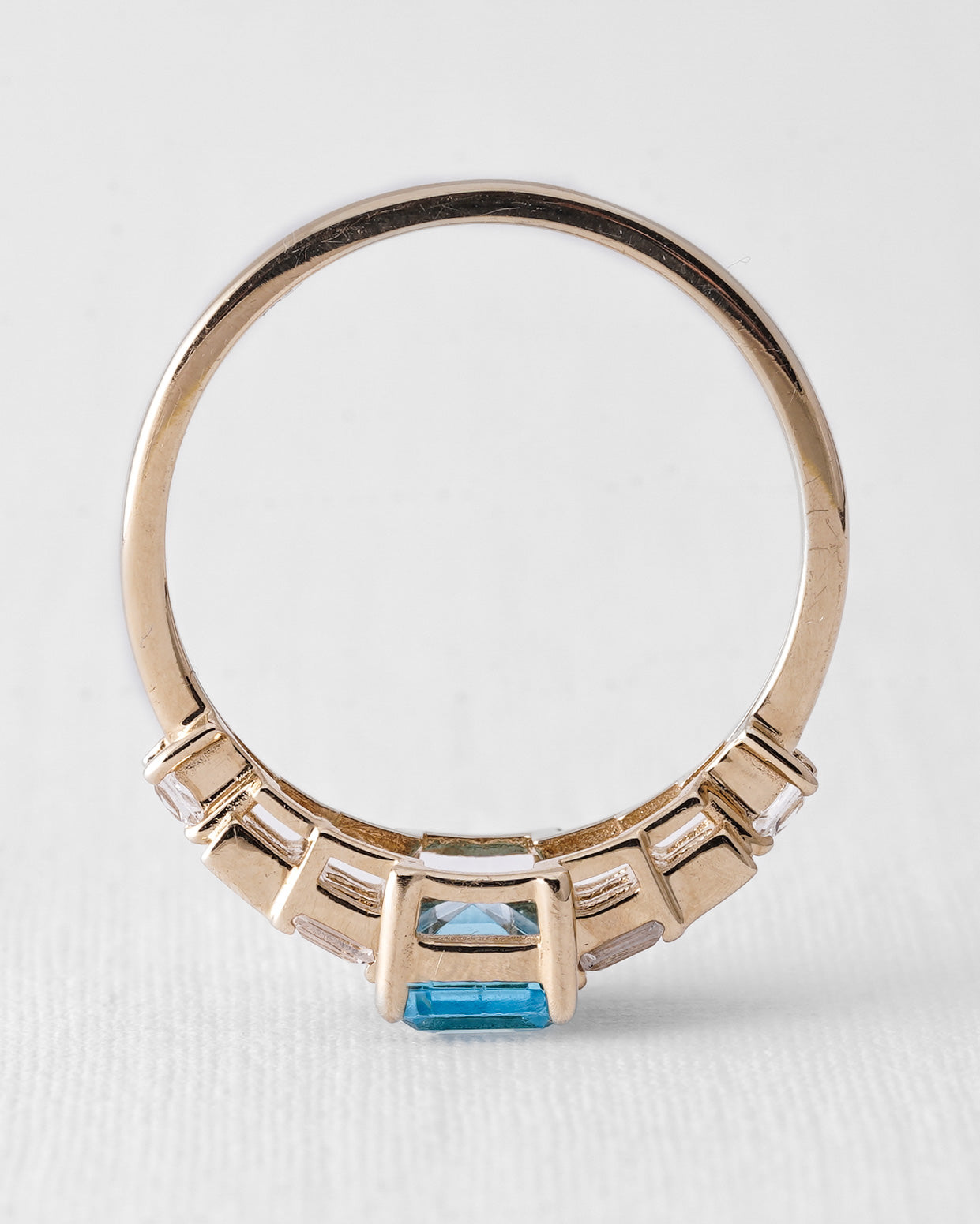 Corvina | 14K Blauwe Topaas & Witte Saffier Statement Ring