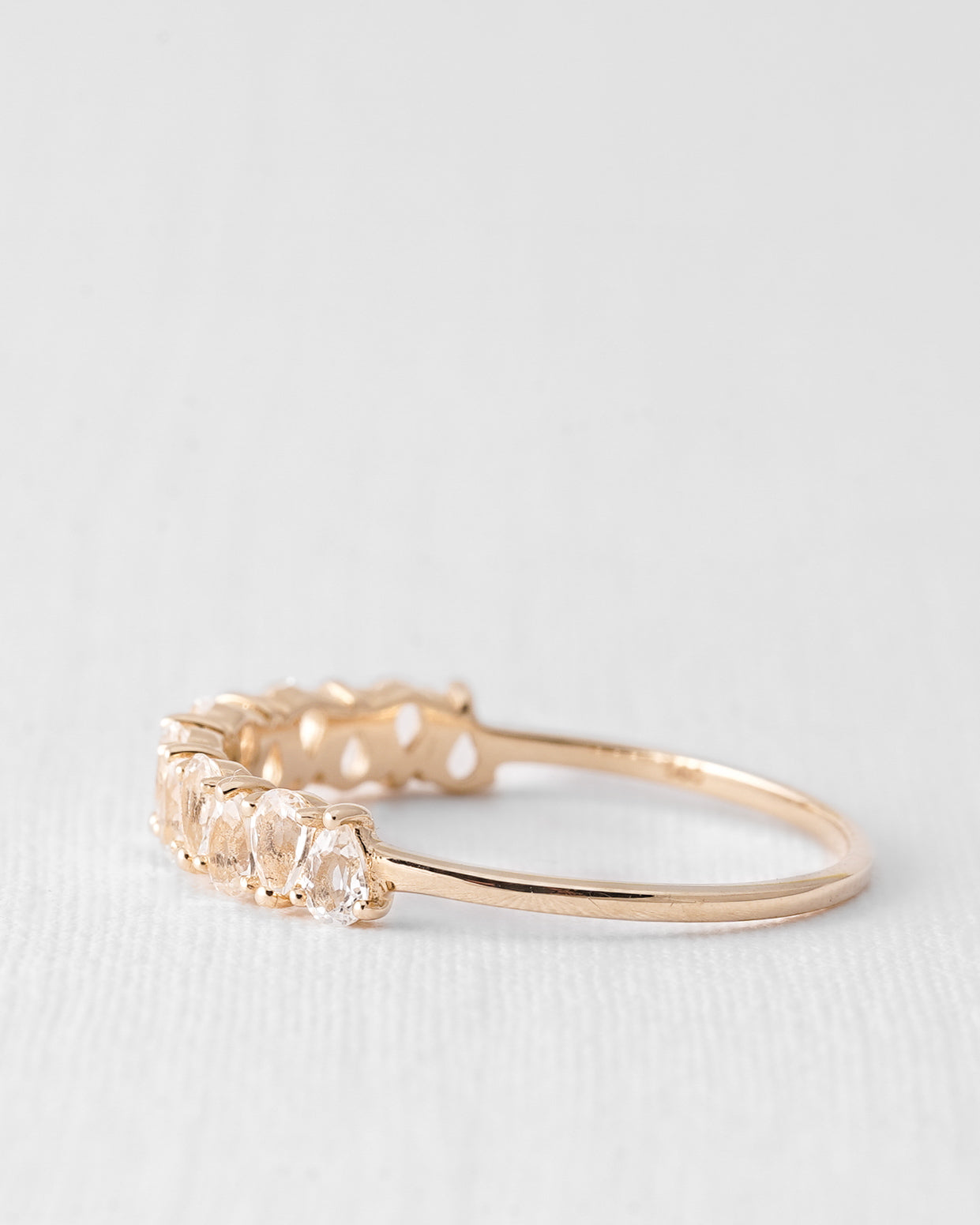 Eirene | 14K Witte Topaas Half Eternity Pear Cut Ring